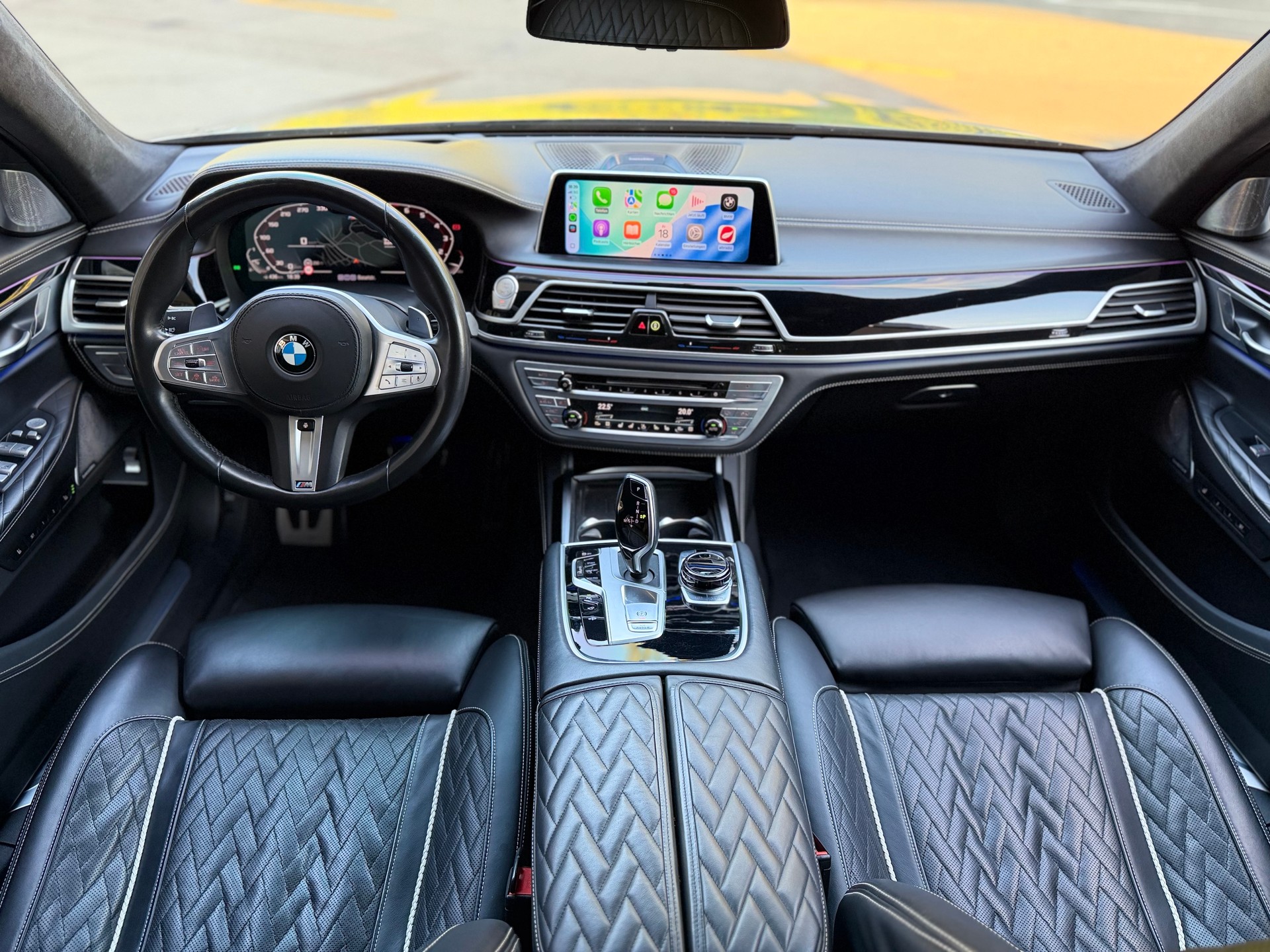BMW 750i xDrive Steptronic-image-12