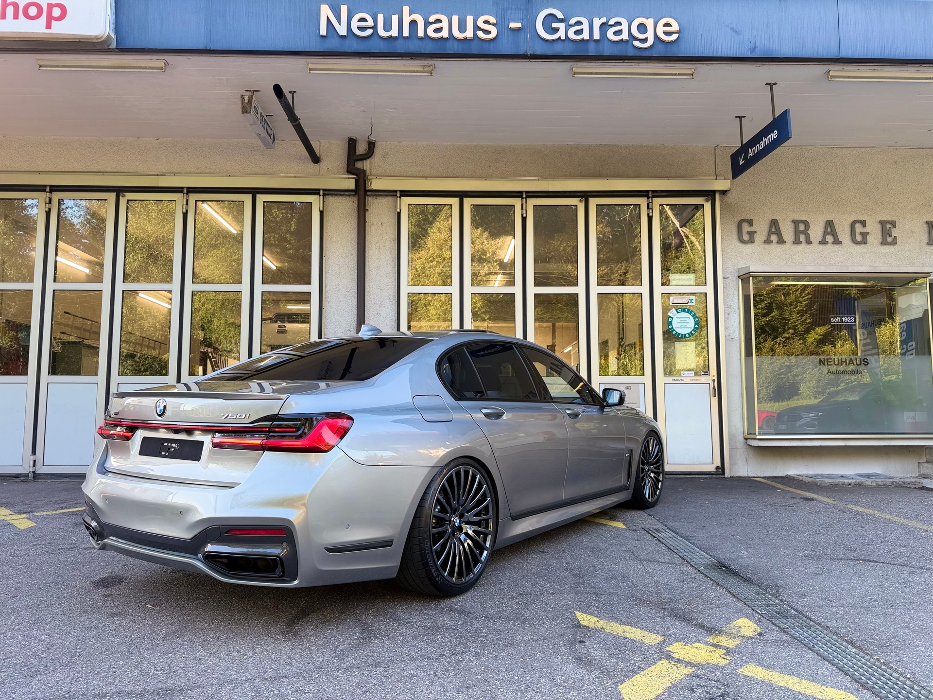 BMW 750i xDrive Steptronic-image-4