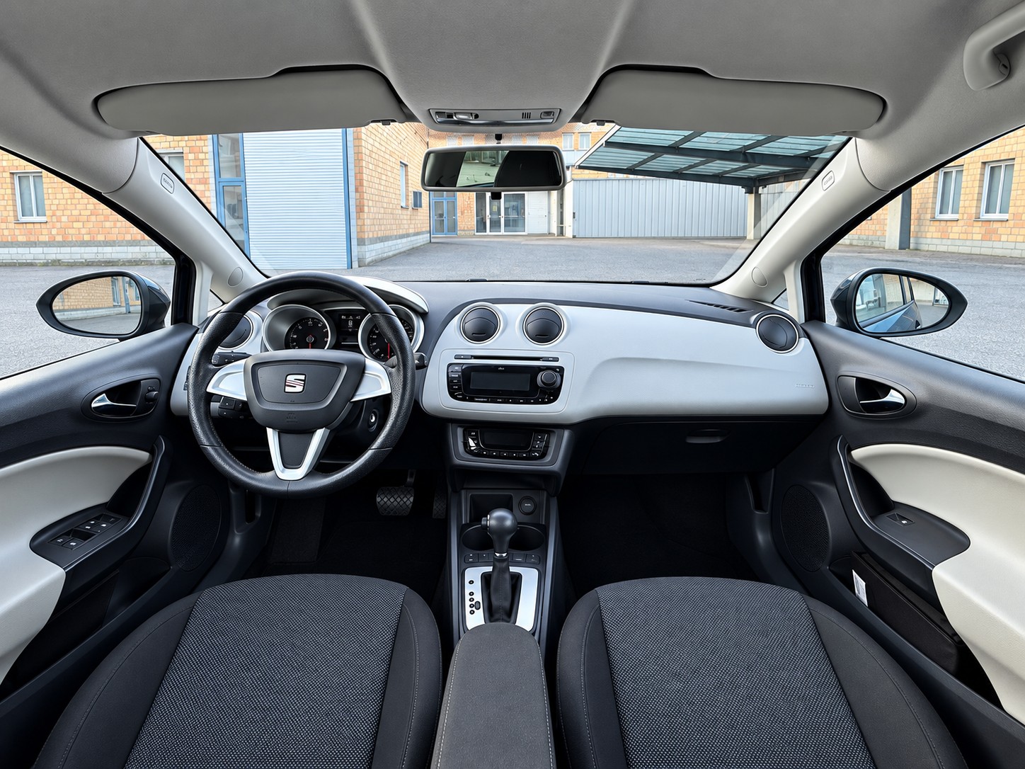 SEAT Ibiza 1.6 Style DSG-image-7