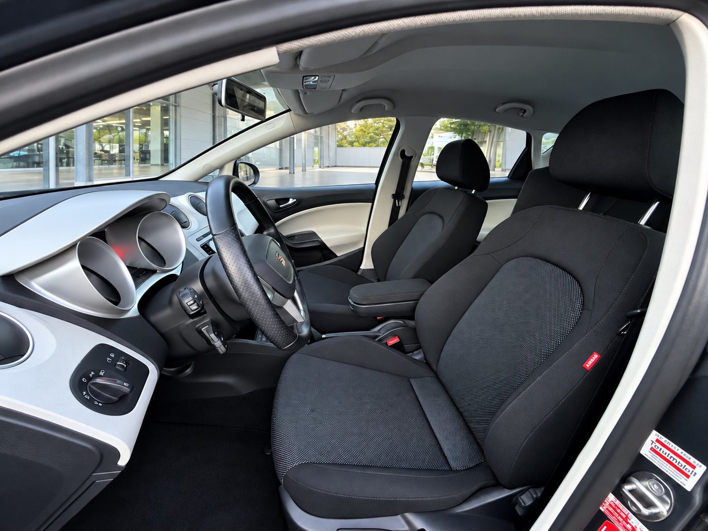 SEAT Ibiza 1.6 Style DSG-image-13