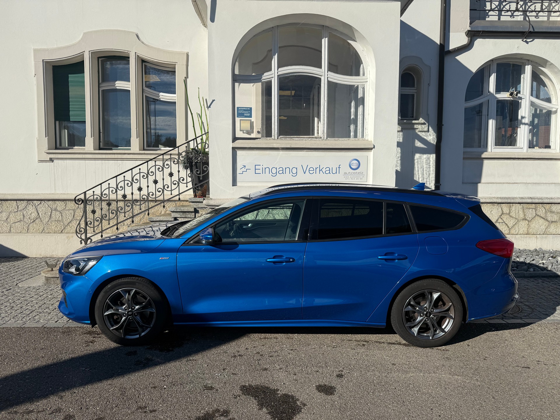 FORD Focus Station Wagon 1.0i EcoB 125 ST-Line-image-3