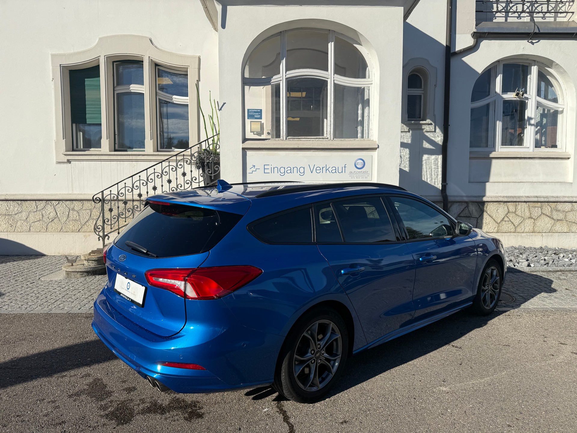 FORD Focus Station Wagon 1.0i EcoB 125 ST-Line-image-4