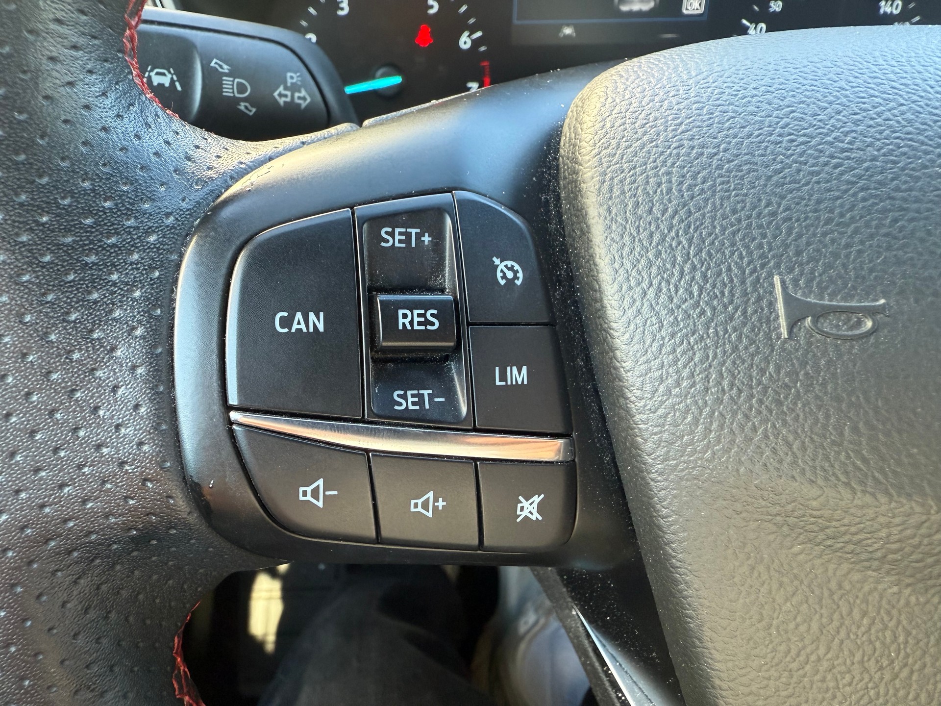 FORD Focus Station Wagon 1.0i EcoB 125 ST-Line-image-15