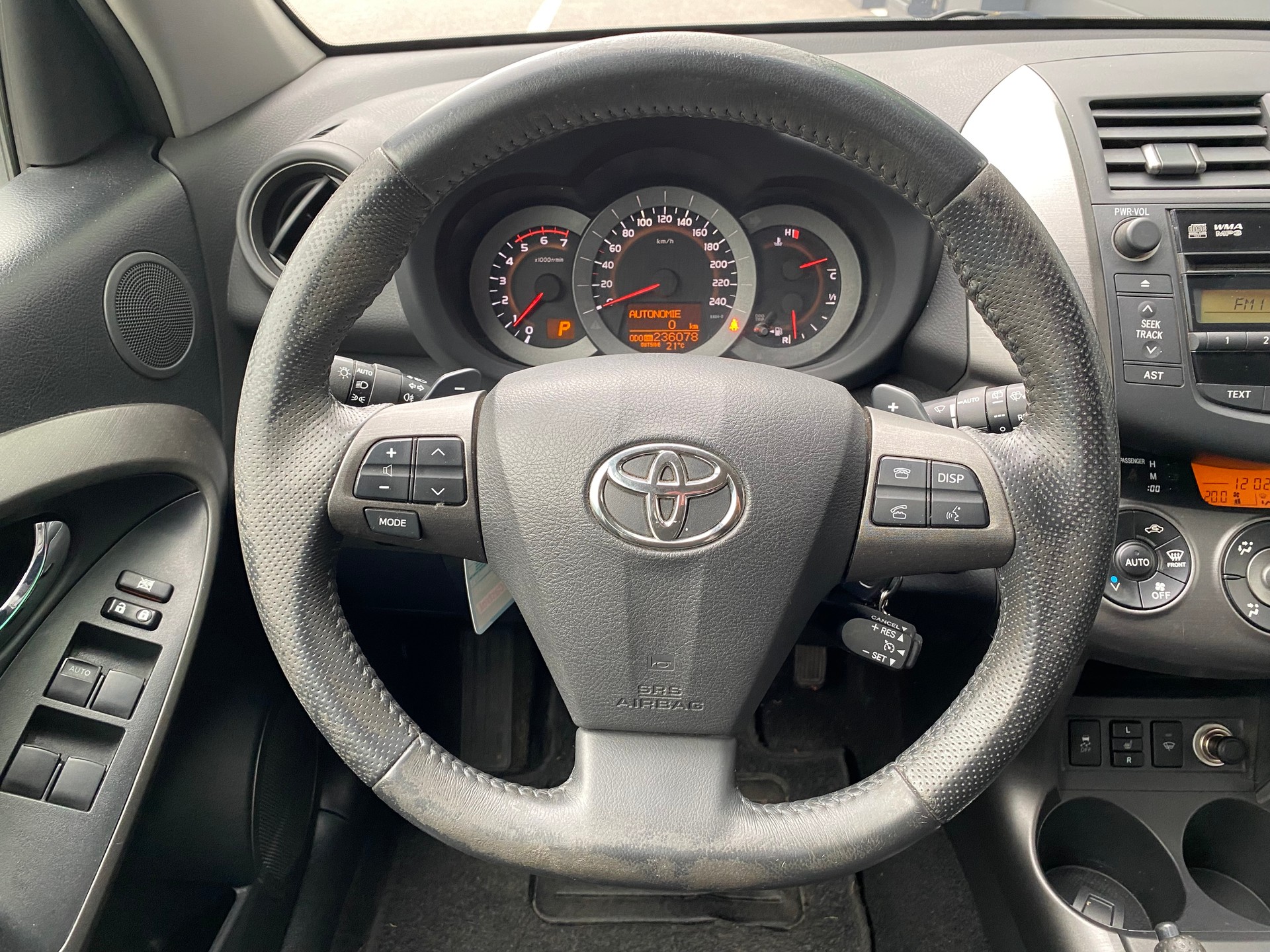 TOYOTA RAV-4 2.2D-CAT Linea Luna AT-image-21