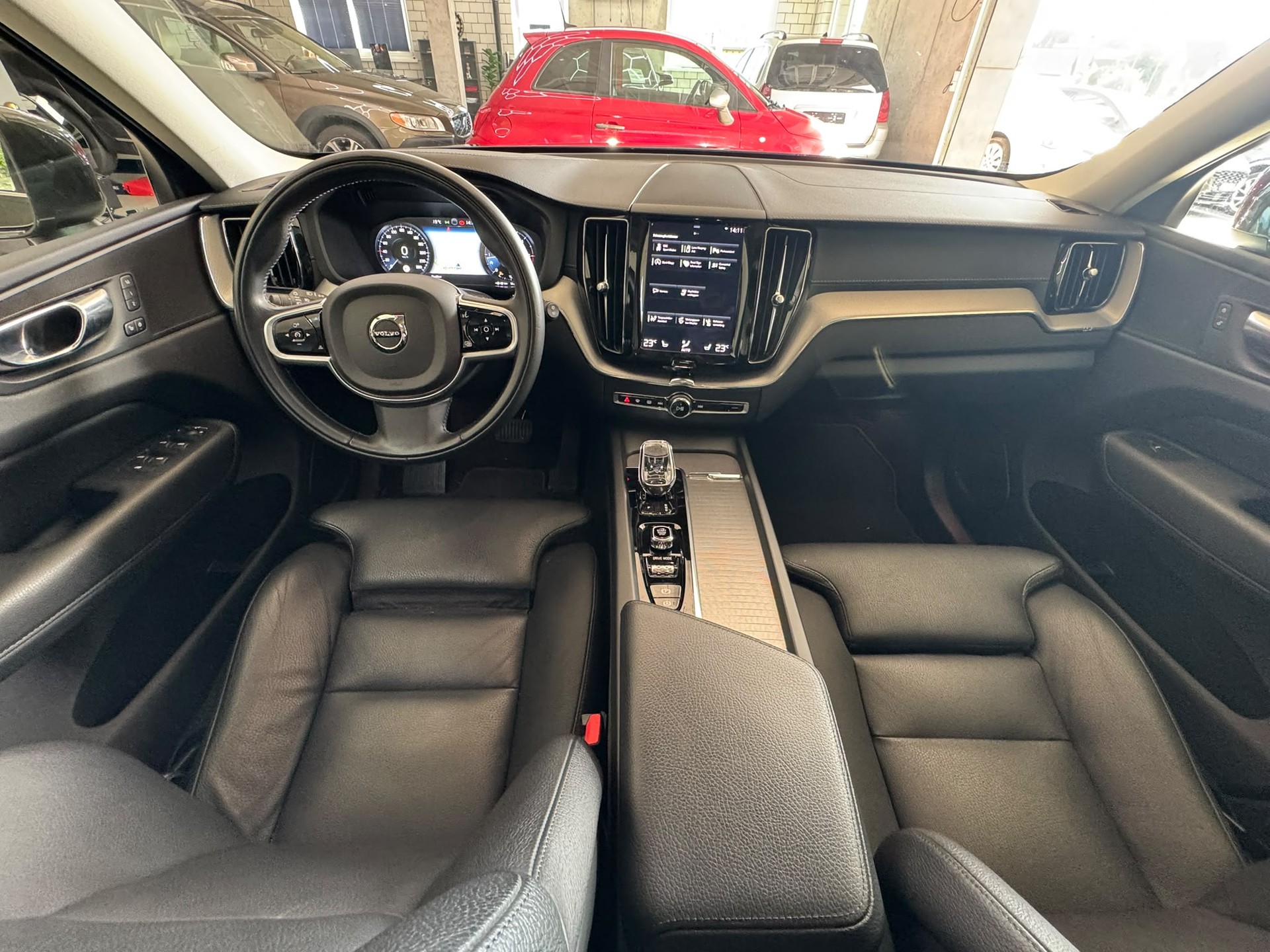 VOLVO XC60-image-9