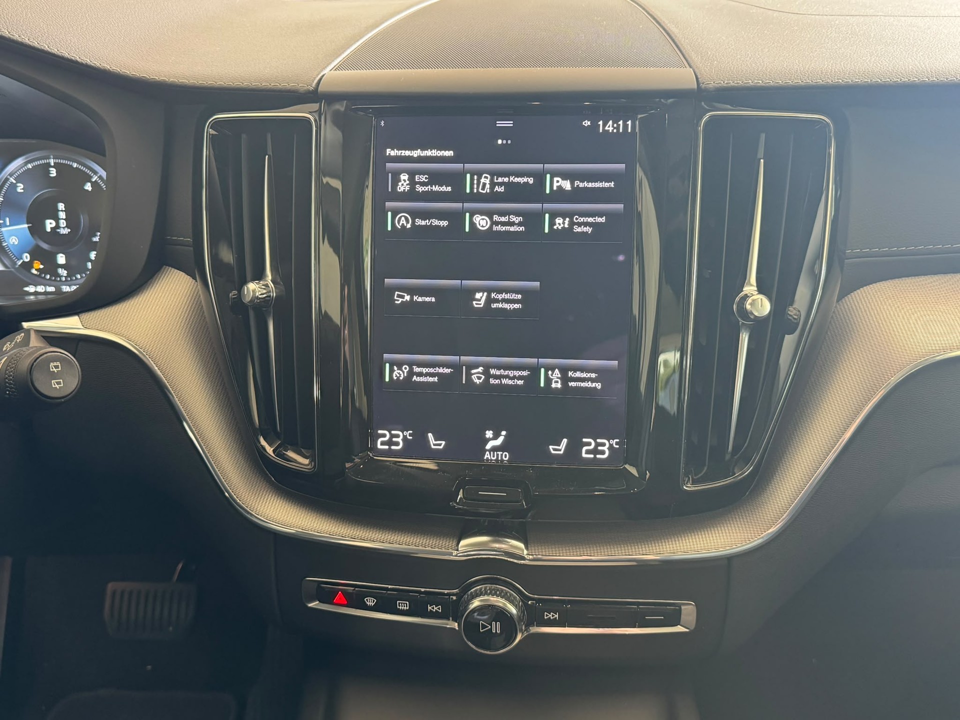 VOLVO XC60-image-8