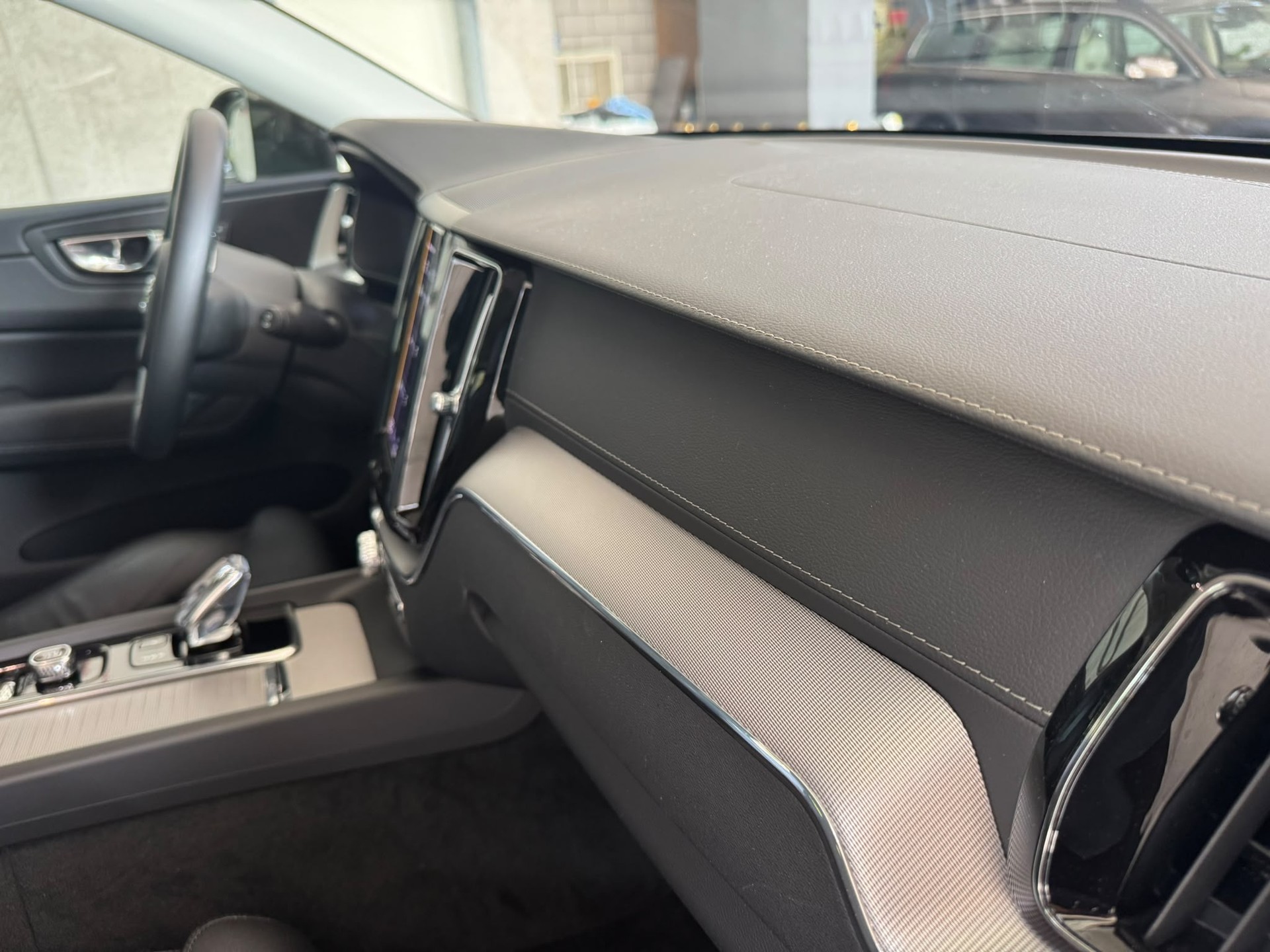 VOLVO XC60-image-10