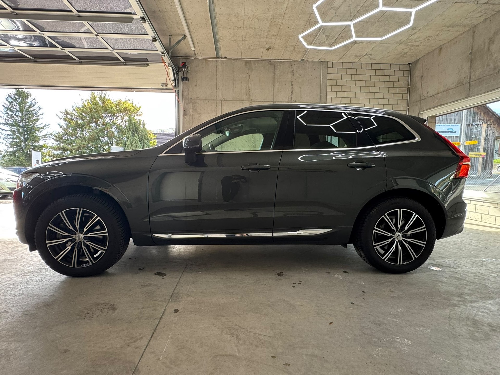 VOLVO XC60-image-2