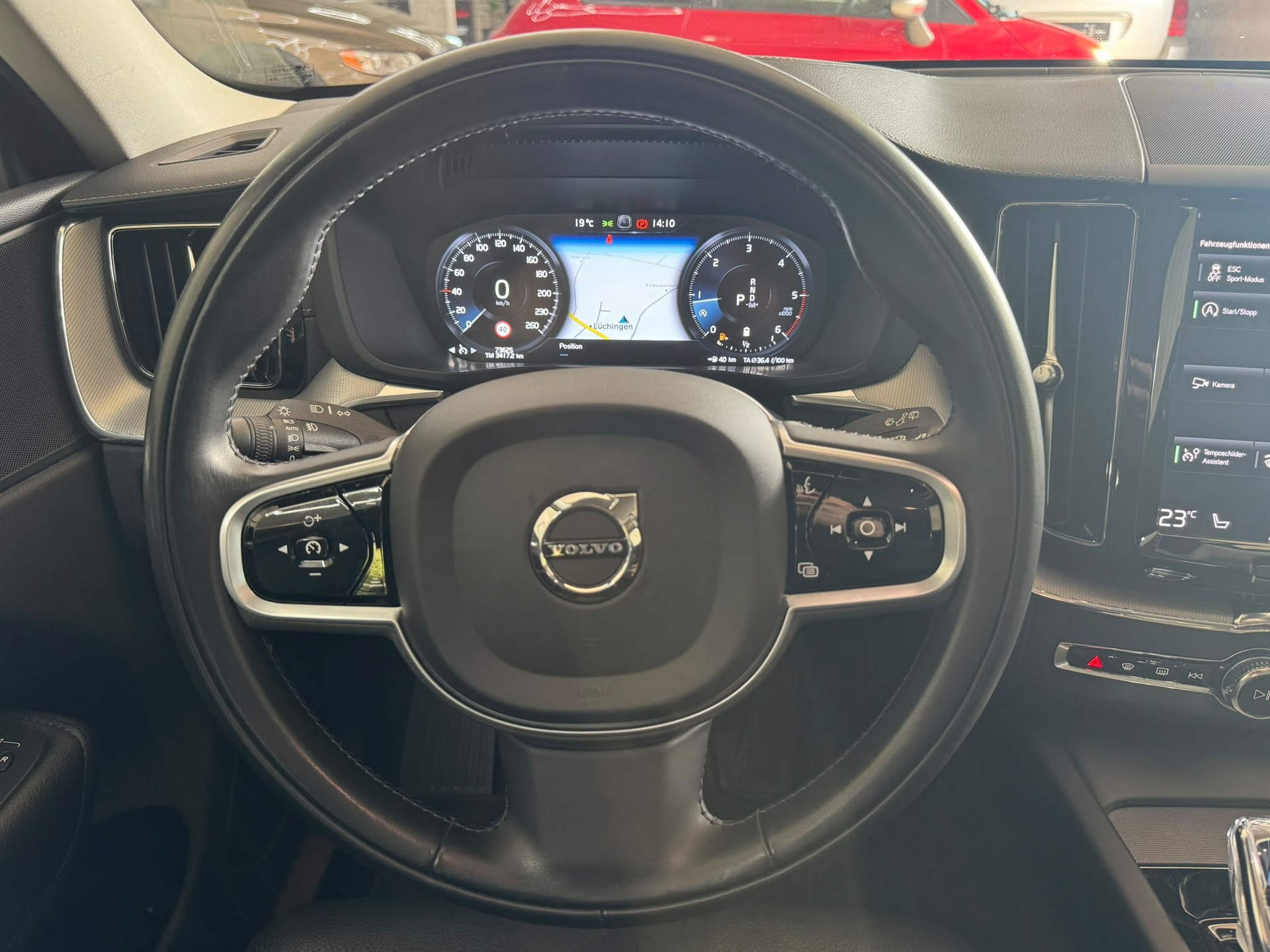 VOLVO XC60-image-7