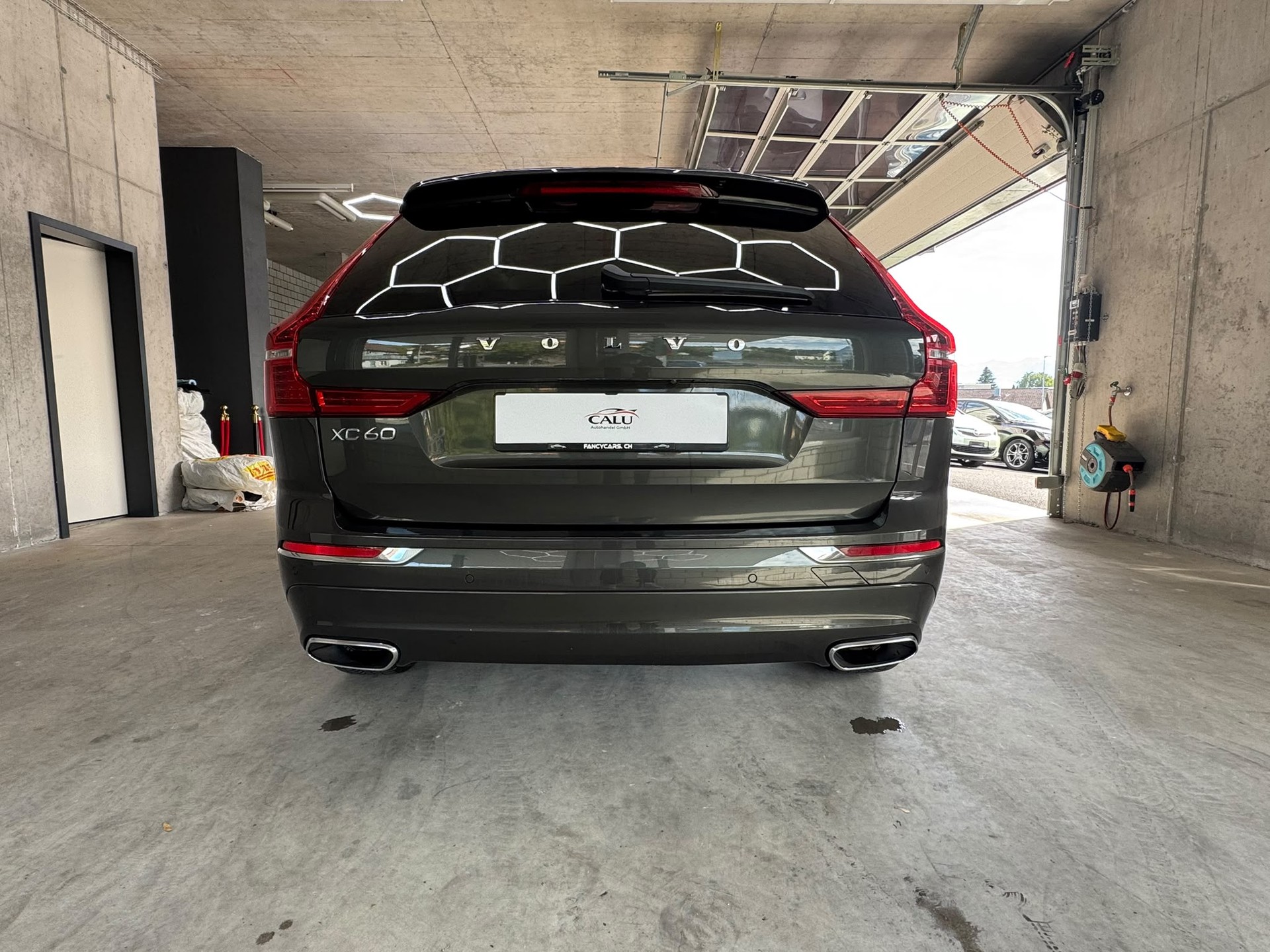 VOLVO XC60-image-4