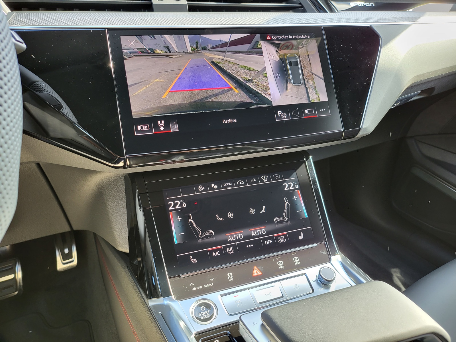 AUDI Q8 55 e-tron S line quattro-image-11