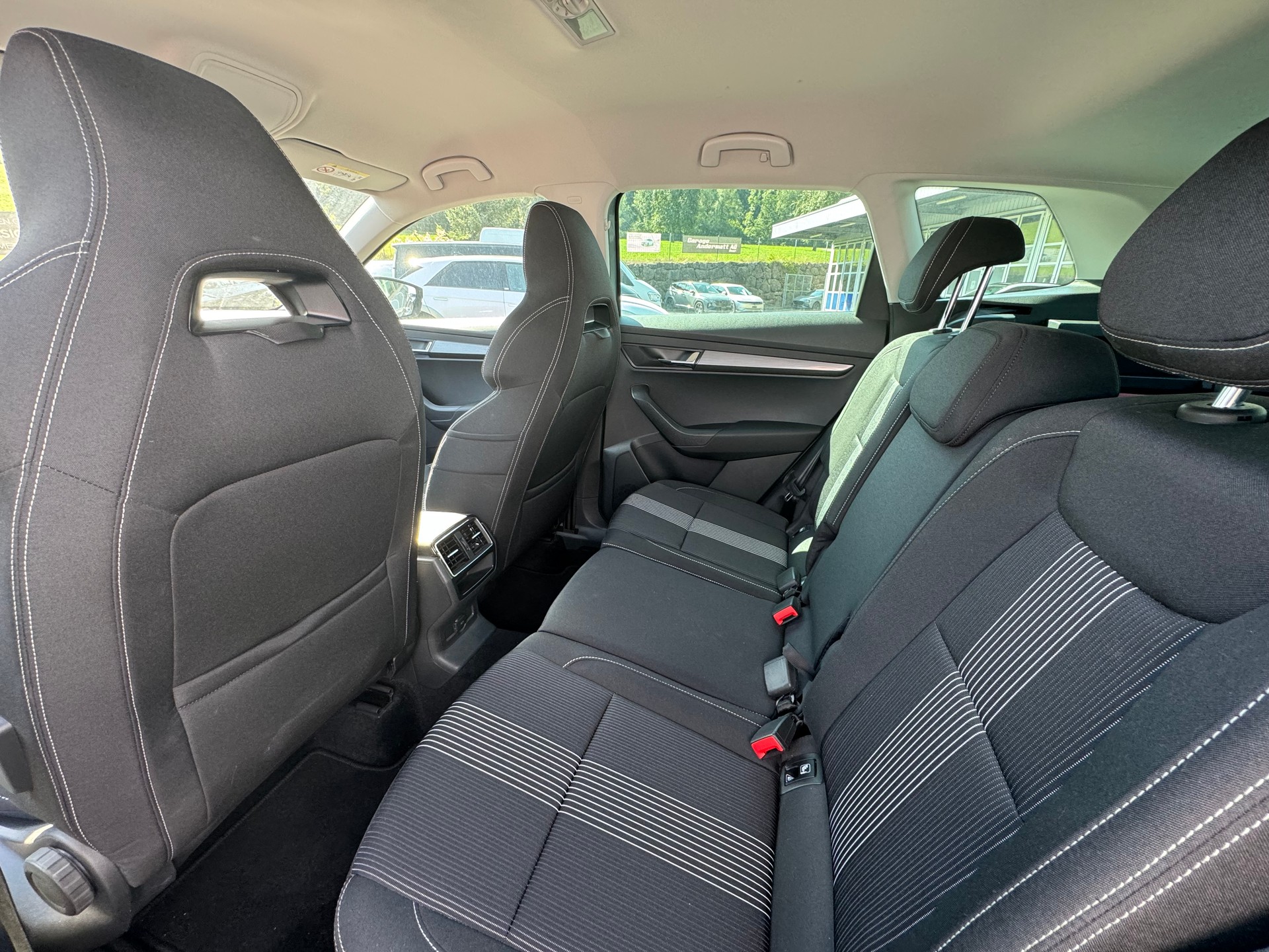 SKODA Karoq 2.0 TDI CR Ambition 4x4 DSG-image-9