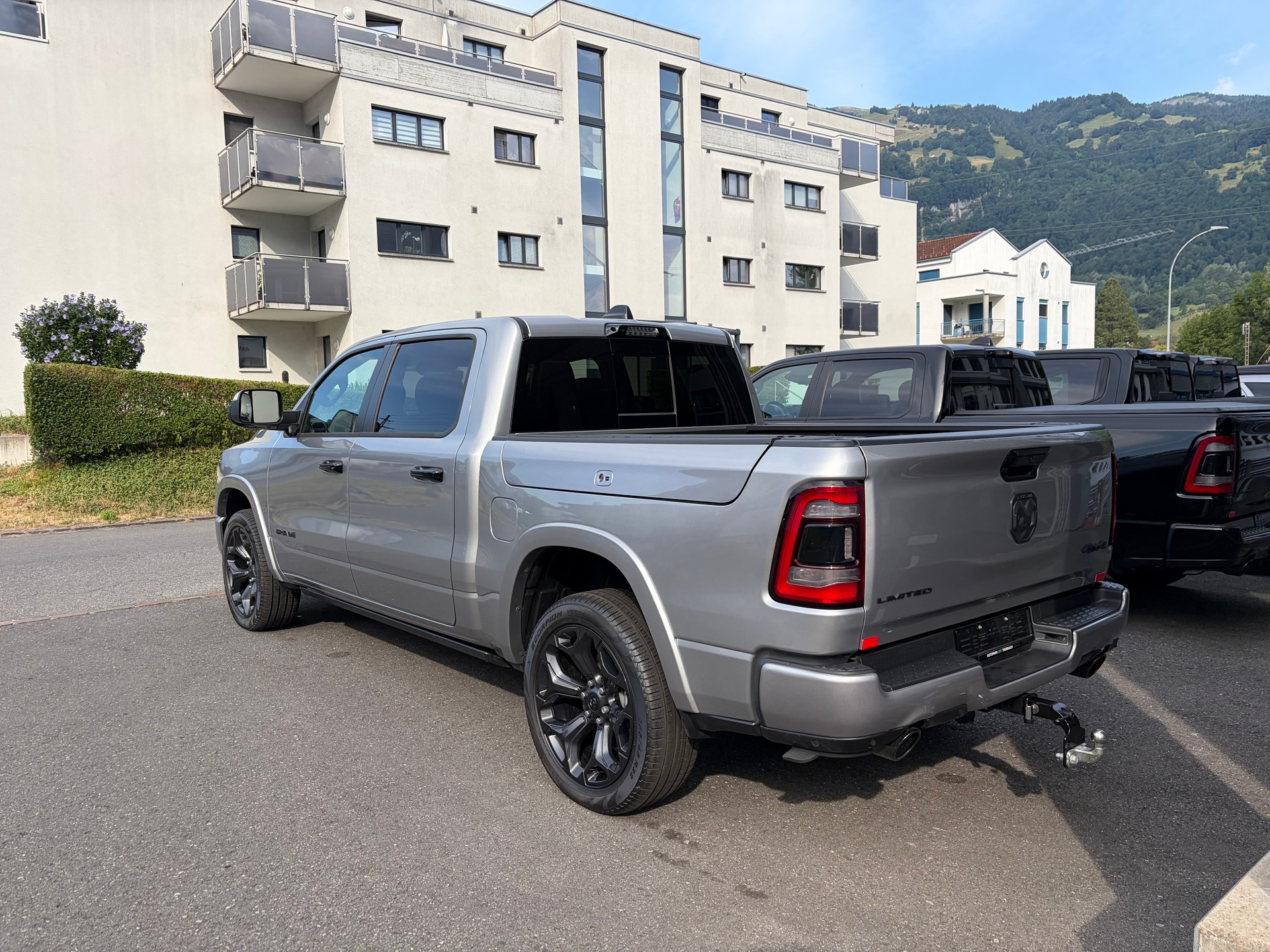 DODGE Ram 1500 Limited Crew Cab 5,7 V8 Night Edition E-Torque-image-3