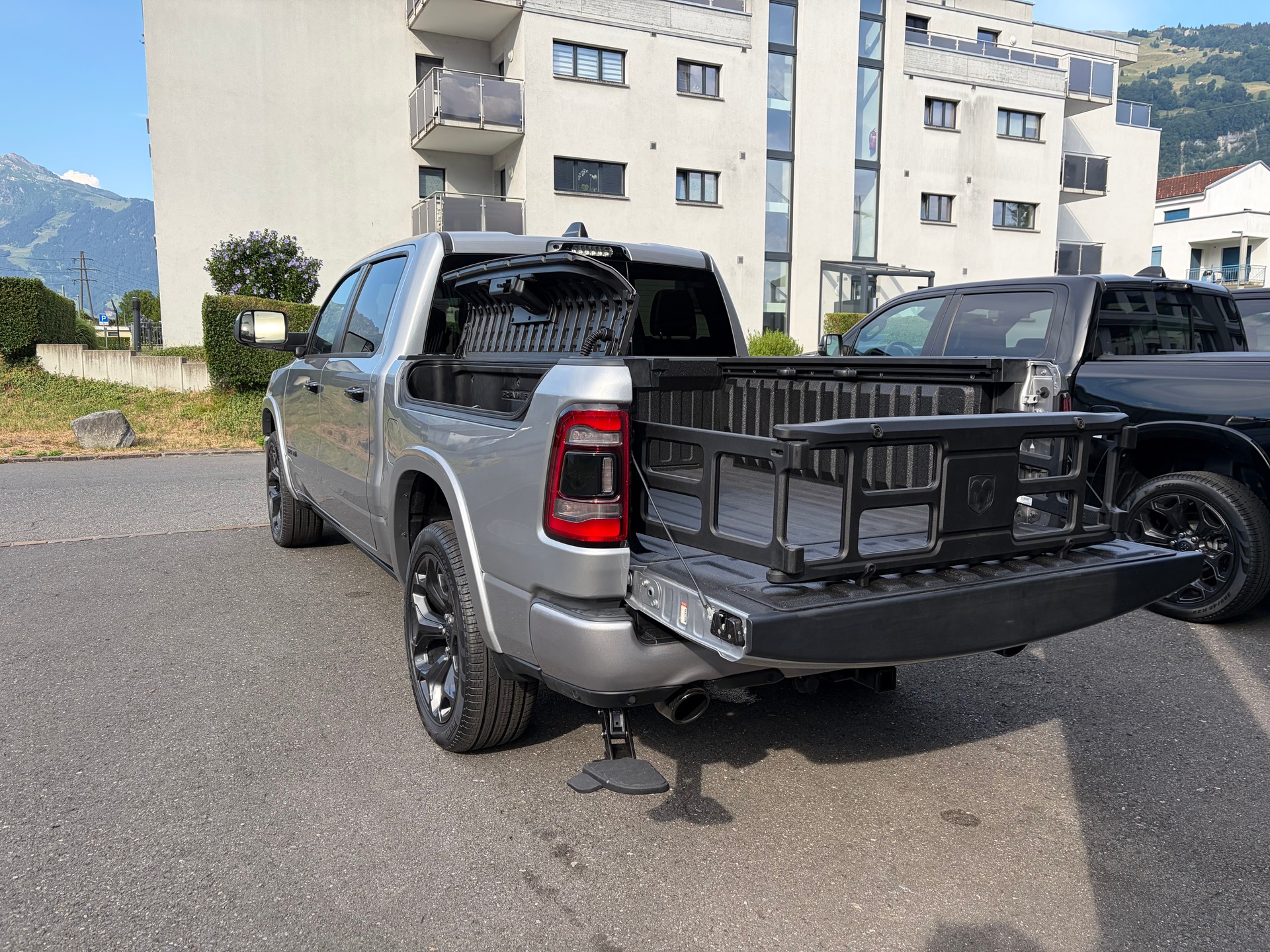 DODGE Ram 1500 Limited Crew Cab 5,7 V8 Night Edition E-Torque-image-4