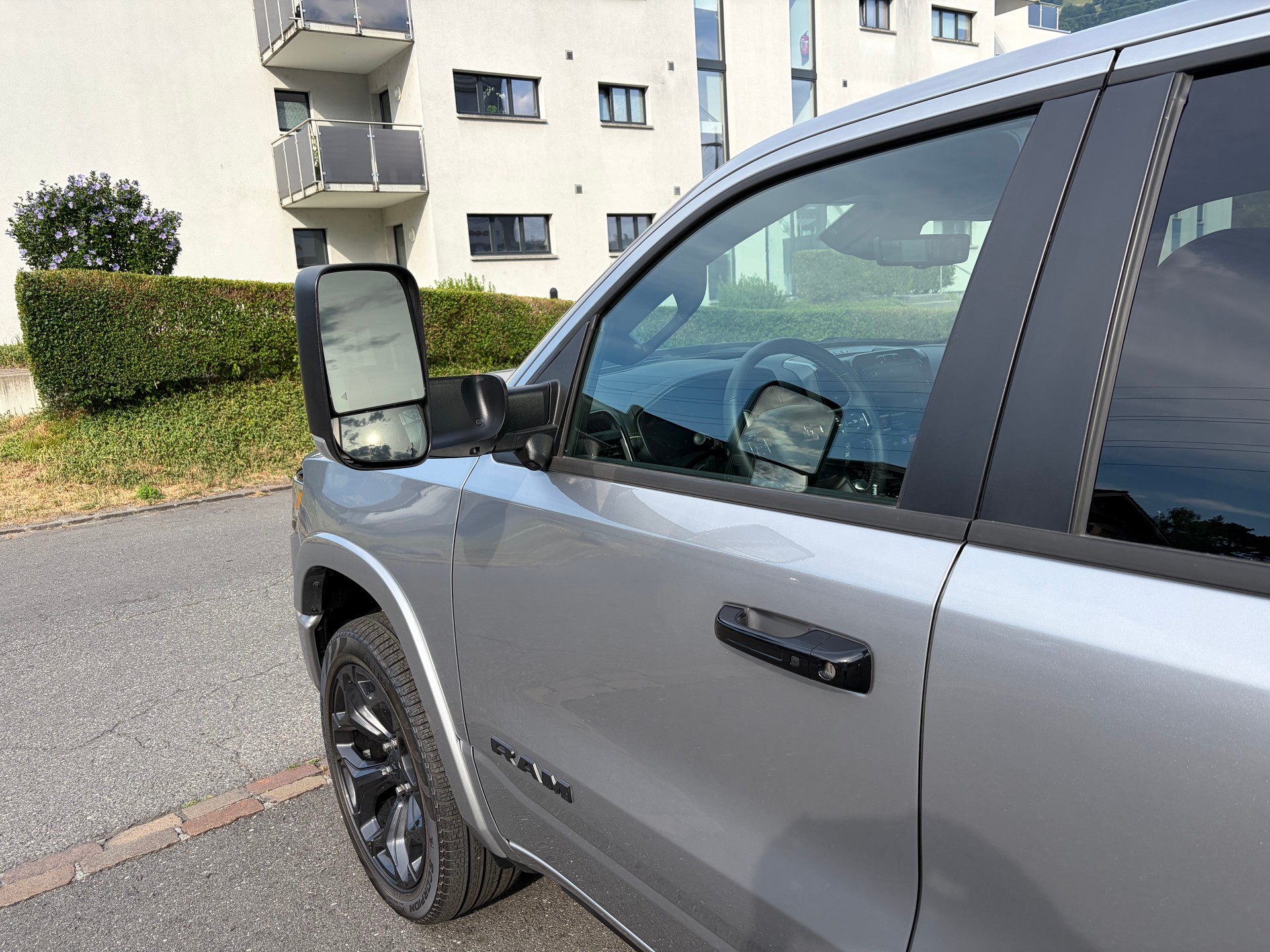DODGE Ram 1500 Limited Crew Cab 5,7 V8 Night Edition E-Torque-image-6