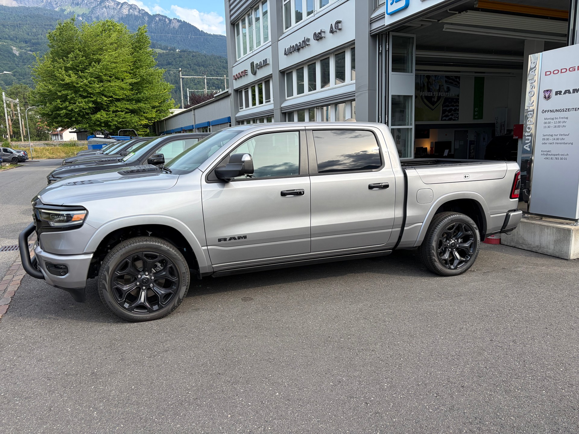 DODGE Ram 1500 Limited Crew Cab 5,7 V8 Night Edition E-Torque-image-1