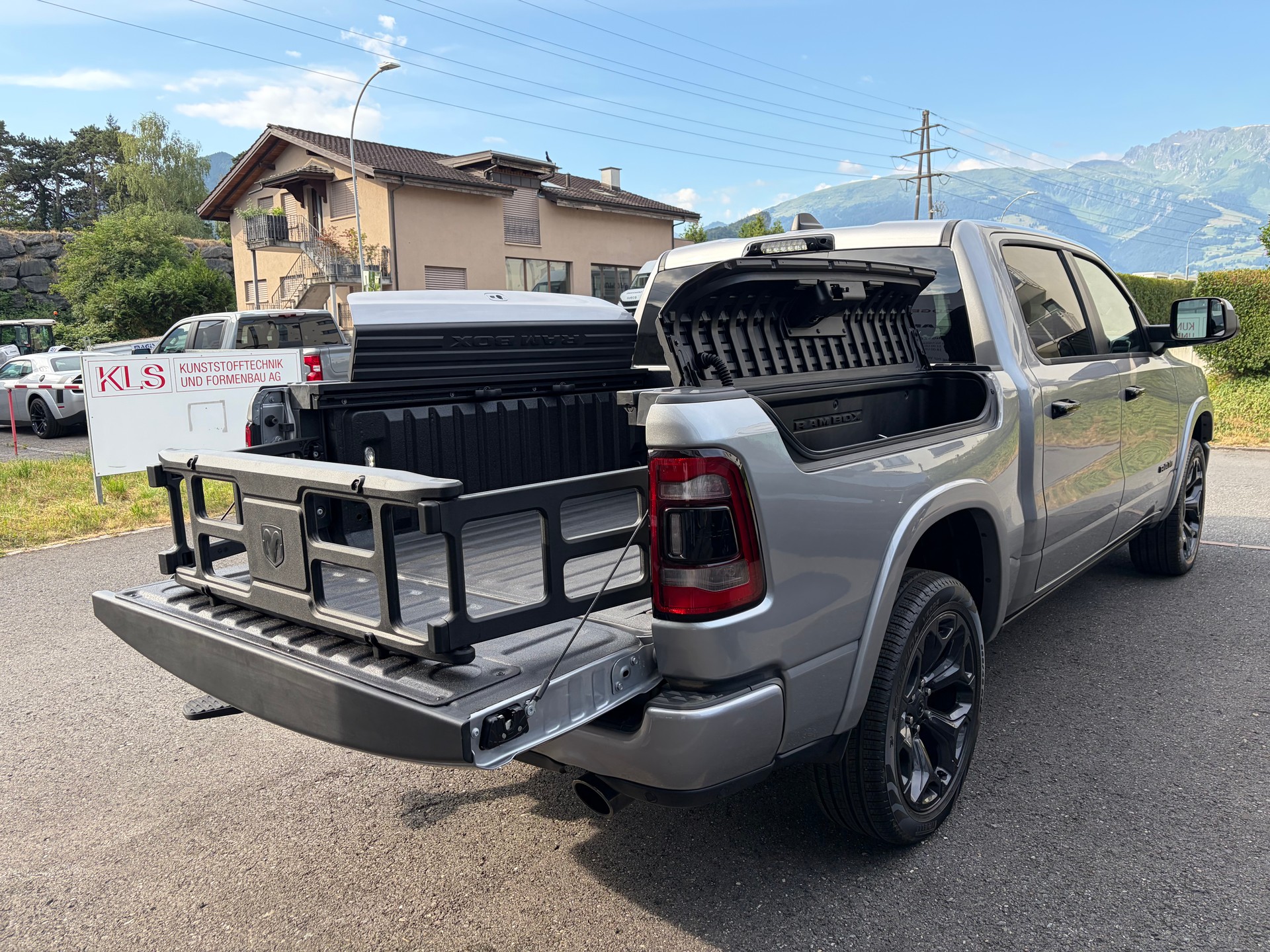 DODGE Ram 1500 Limited Crew Cab 5,7 V8 Night Edition E-Torque-image-5