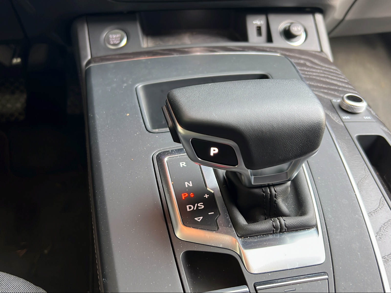 AUDI Q5 40 TDI advanced quattro S-tronic-image-11
