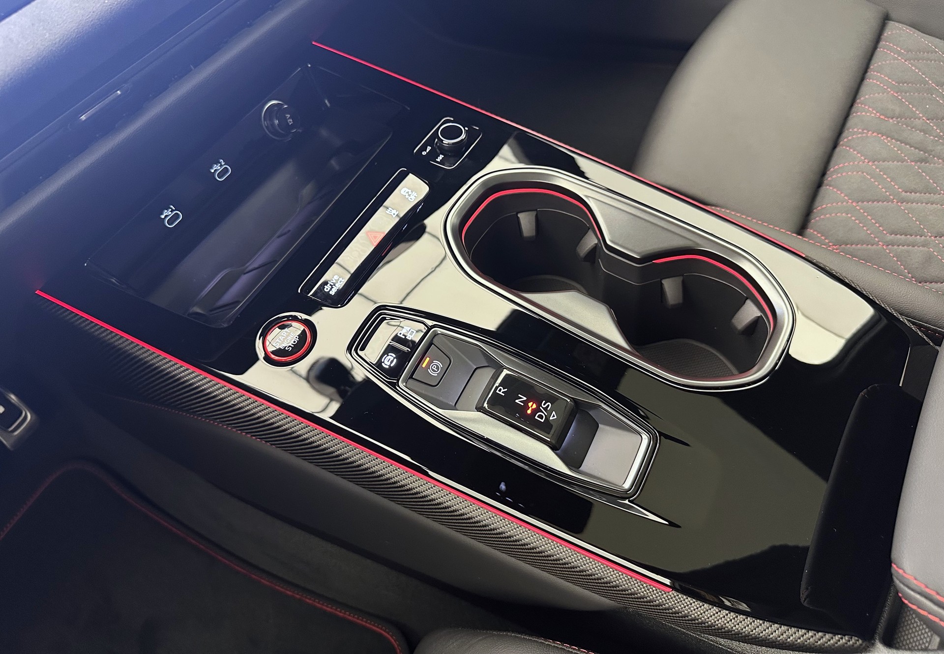 AUDI A6 Avant TFSI quattro 270 kW S tronic-image-12