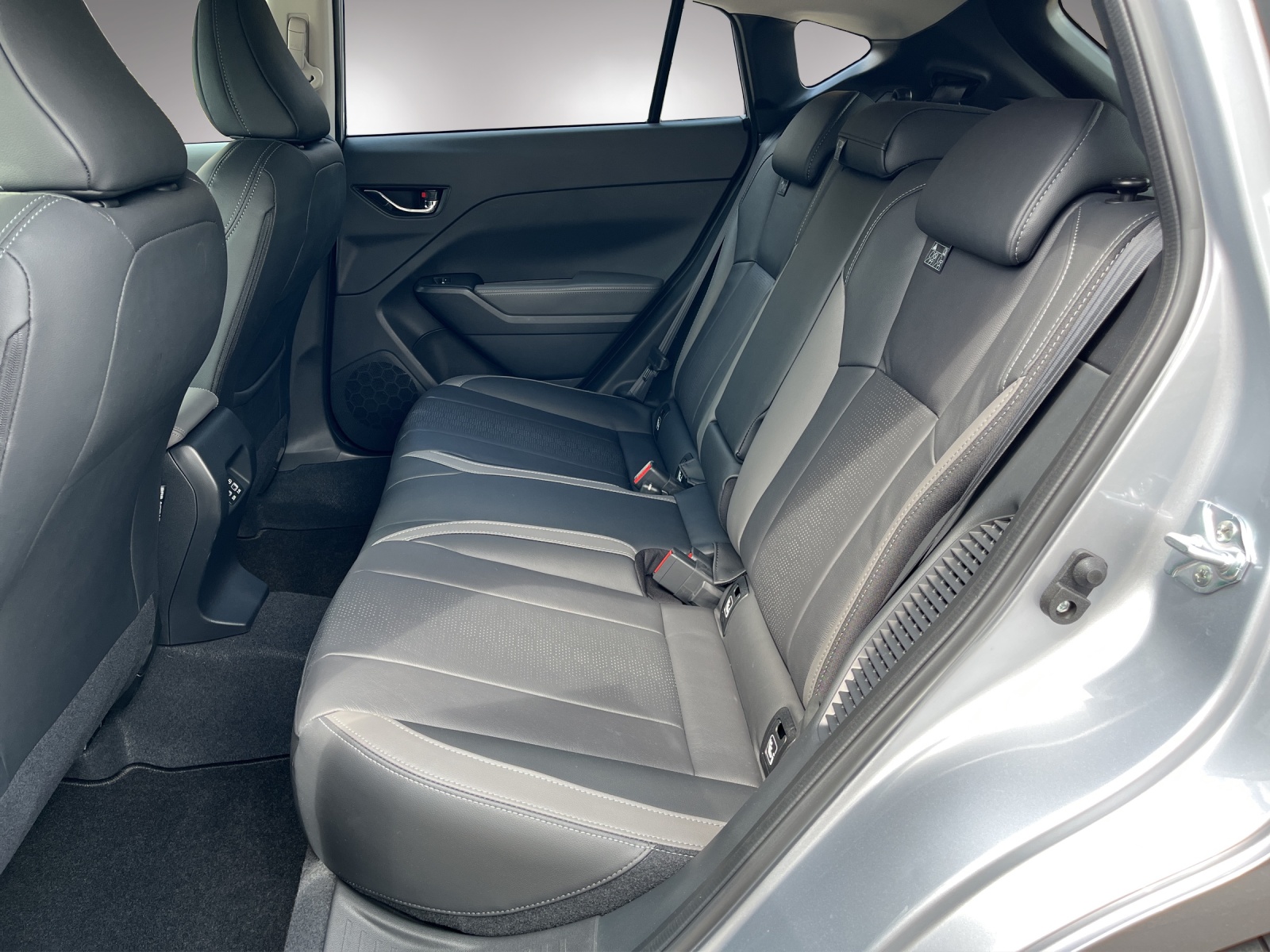 SUBARU Impreza 2.0i e-Boxer Luxury-image-10