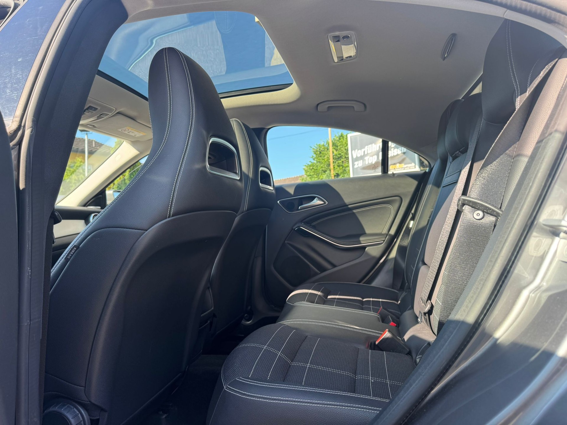 MERCEDES-BENZ CLA 200 Urban-image-9