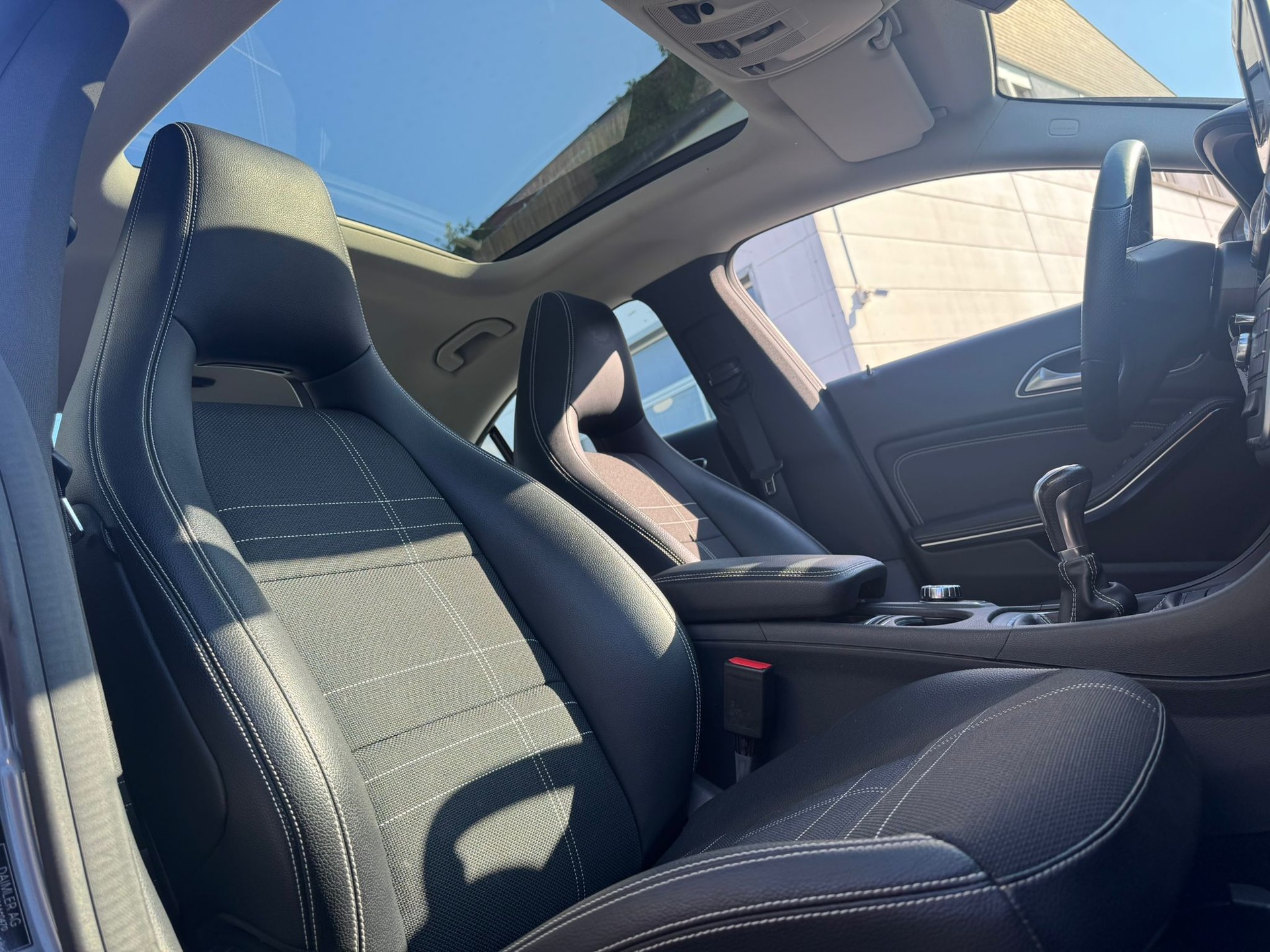 MERCEDES-BENZ CLA 200 Urban-image-10