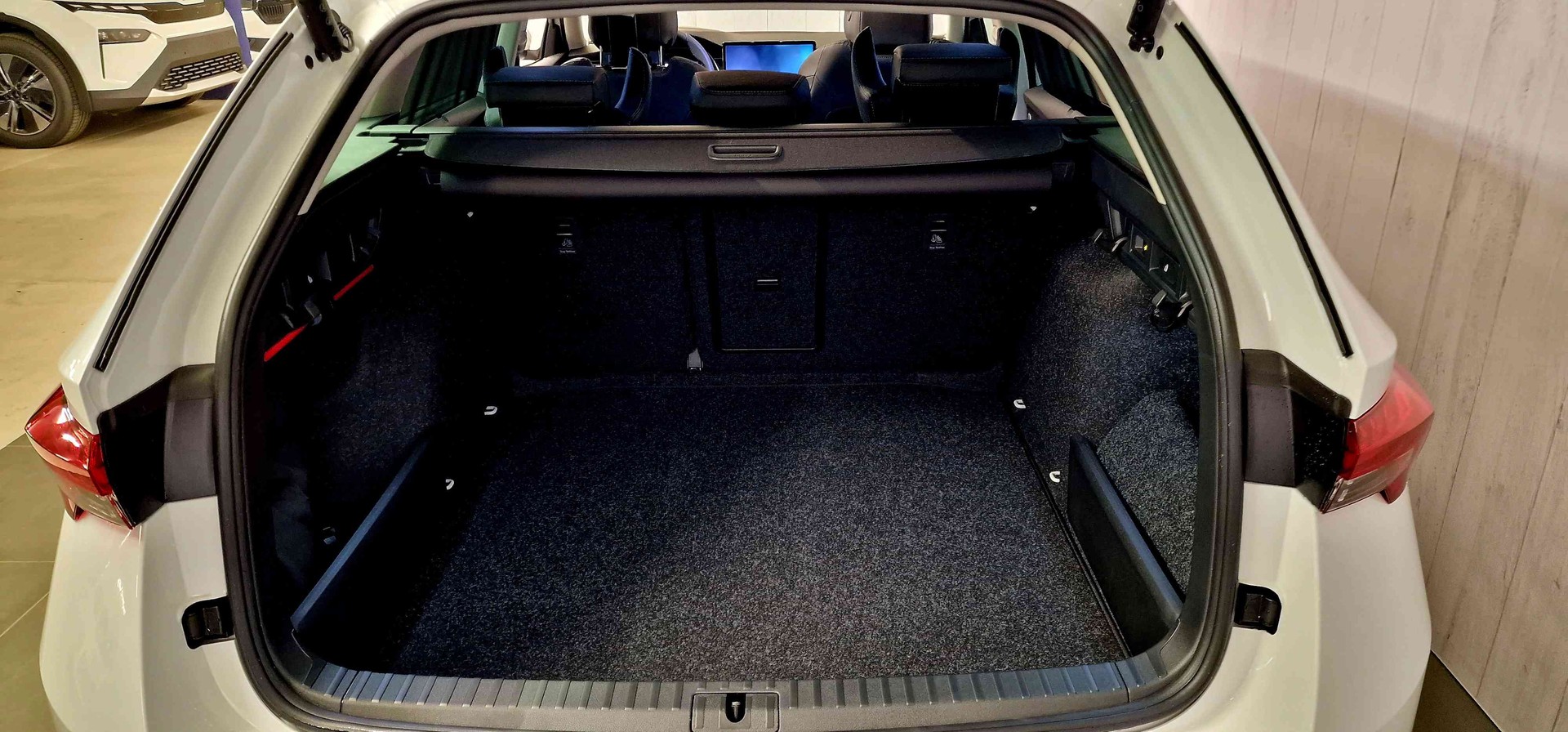 SKODA Octavia Combi 2.0 TSI DSG Selection 4x4-image-19