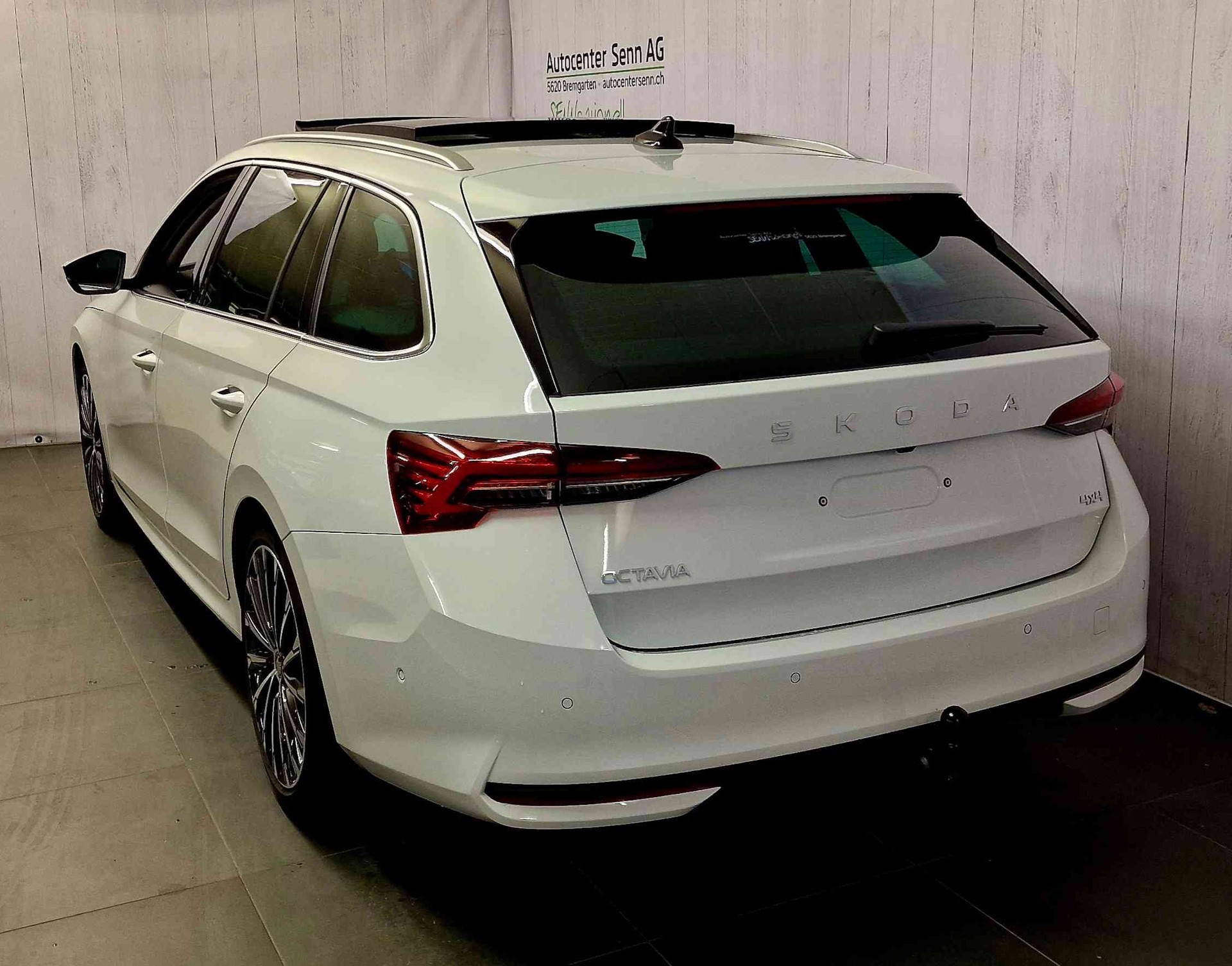 SKODA Octavia Combi 2.0 TSI DSG Selection 4x4-image-22