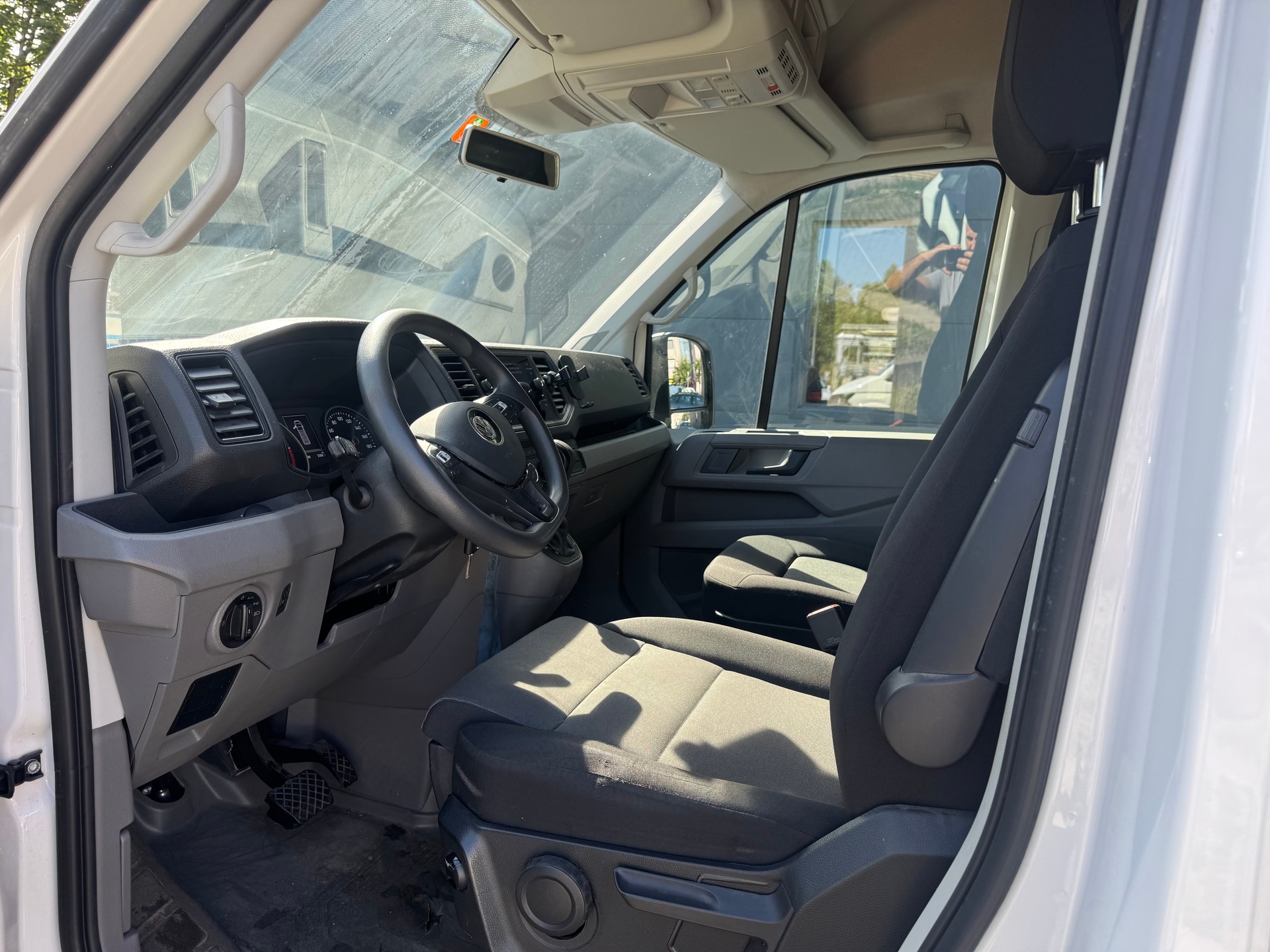 VW Crafter 35 2.0 TDI L3 A-image-8
