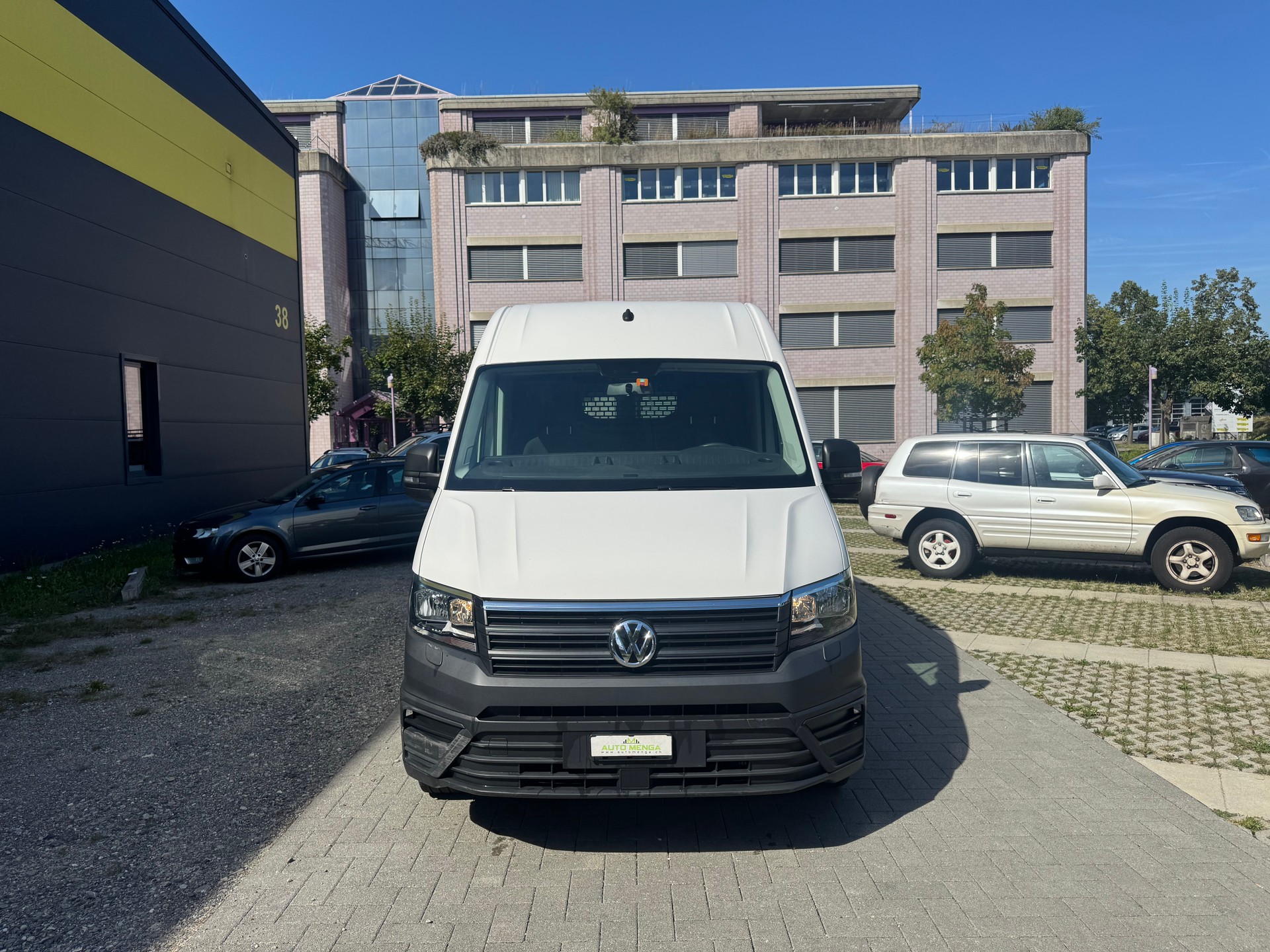 VW Crafter 35 2.0 TDI L3 A-image-1