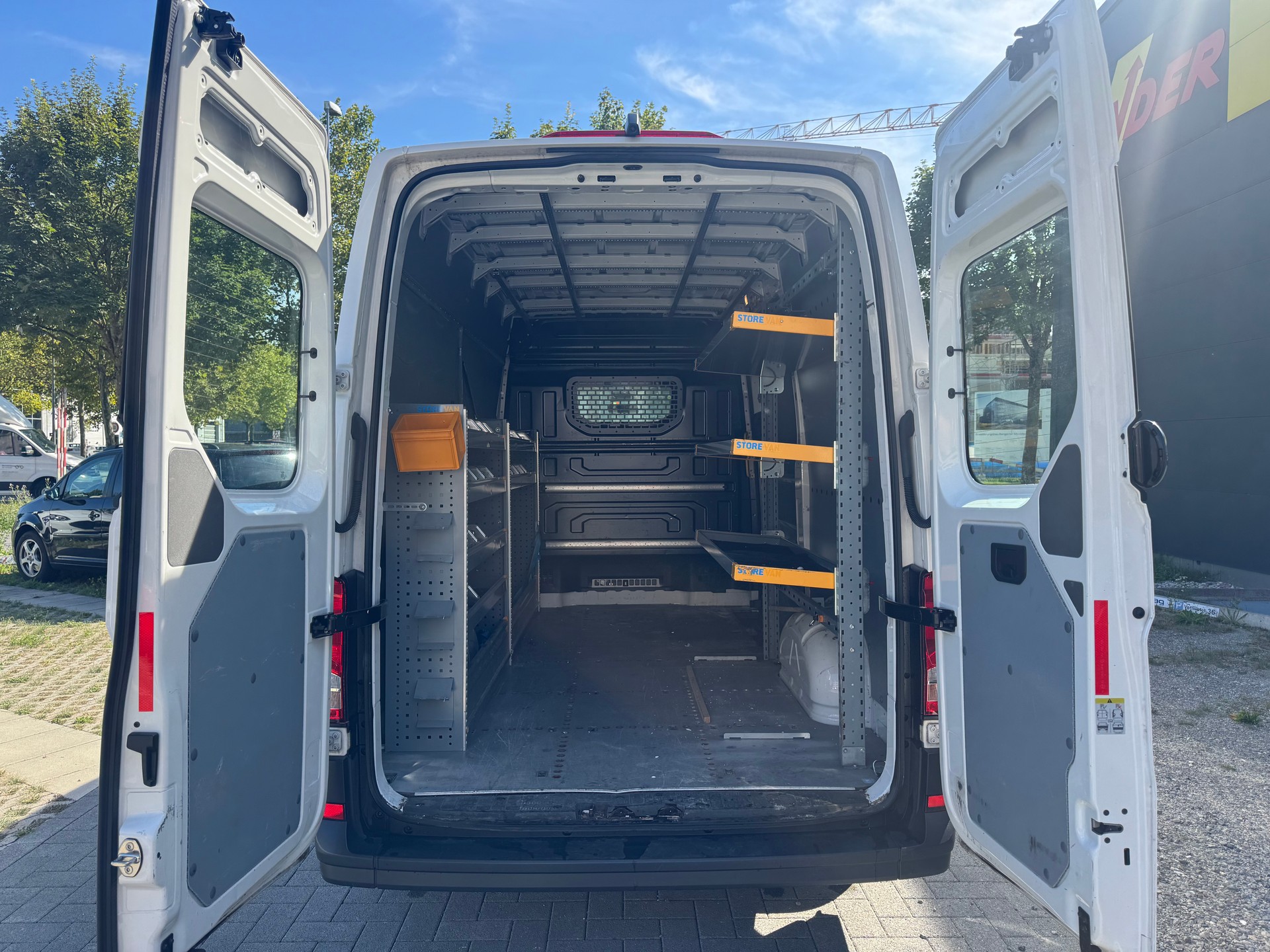 VW Crafter 35 2.0 TDI L3 A-image-9