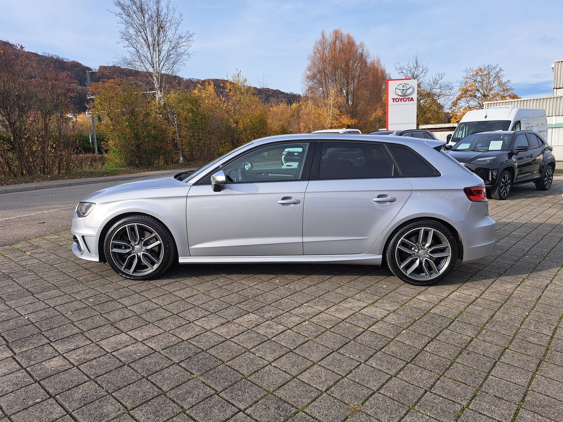 AUDI S3 Sportback 2.0 TFSI quattro S-tronic-image-9