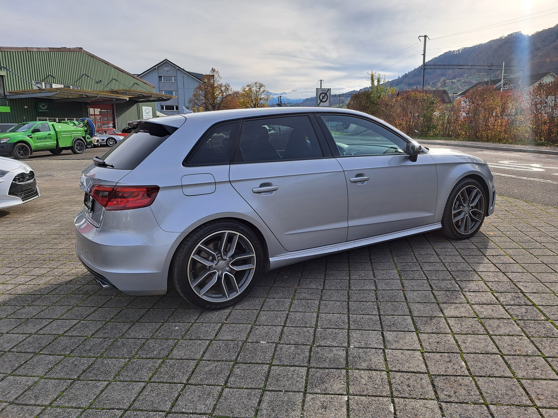 AUDI S3 Sportback 2.0 TFSI quattro S-tronic-image-6