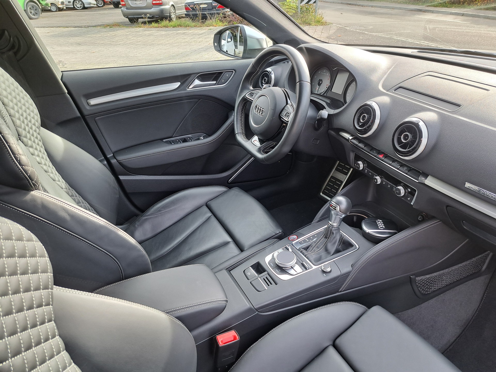 AUDI S3 Sportback 2.0 TFSI quattro S-tronic-image-3