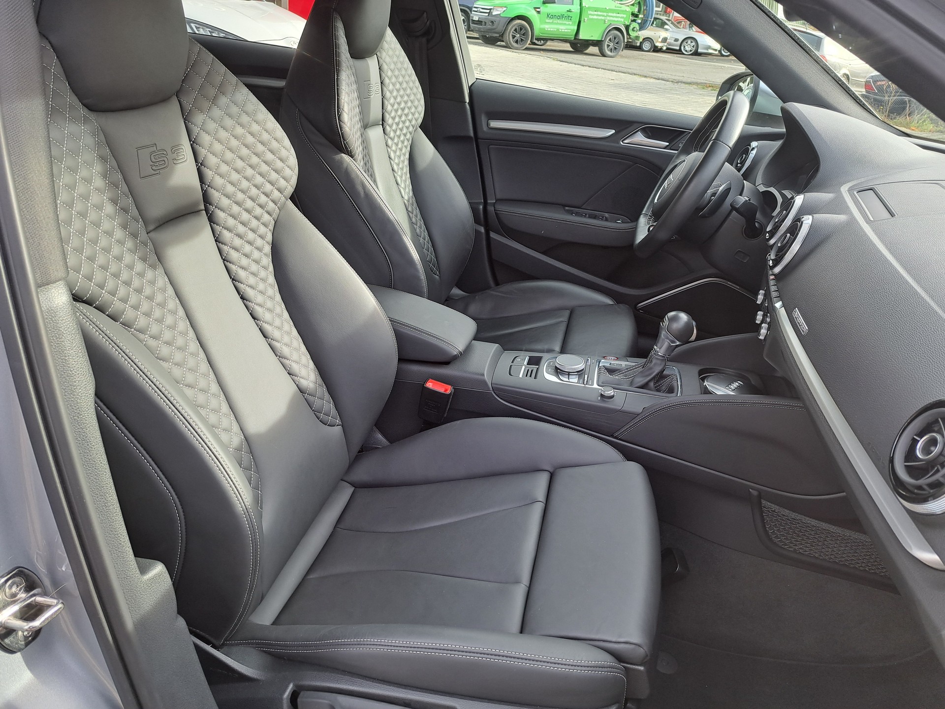 AUDI S3 Sportback 2.0 TFSI quattro S-tronic-image-4
