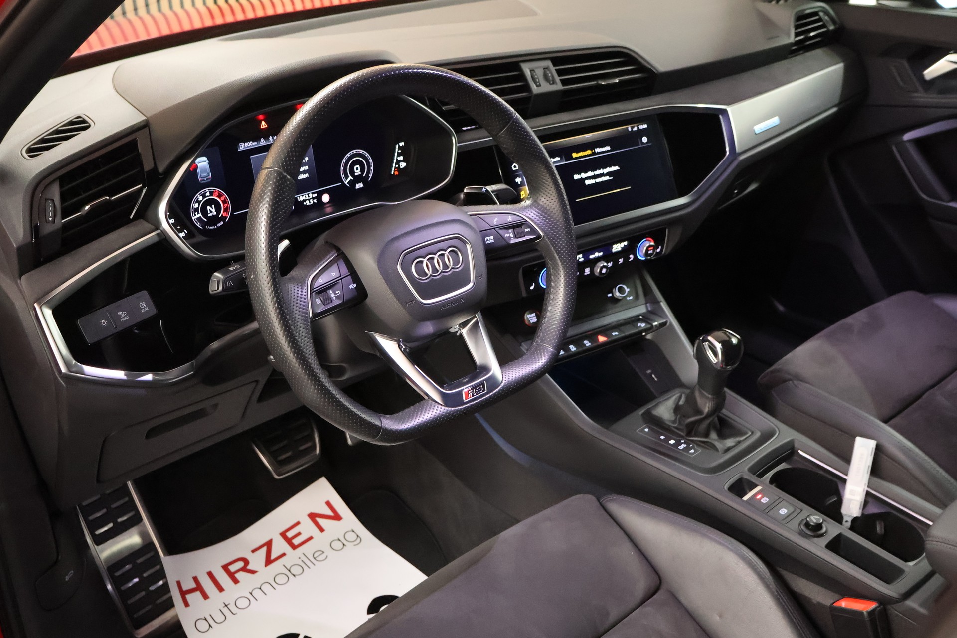 AUDI RS Q3 2.5 TFSI quattro S tronic-image-9