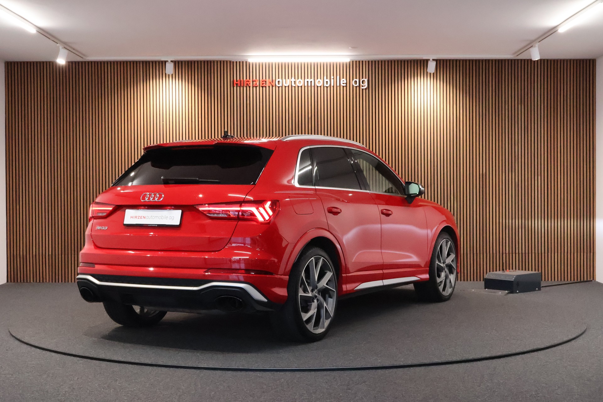 AUDI RS Q3 2.5 TFSI quattro S tronic-image-4