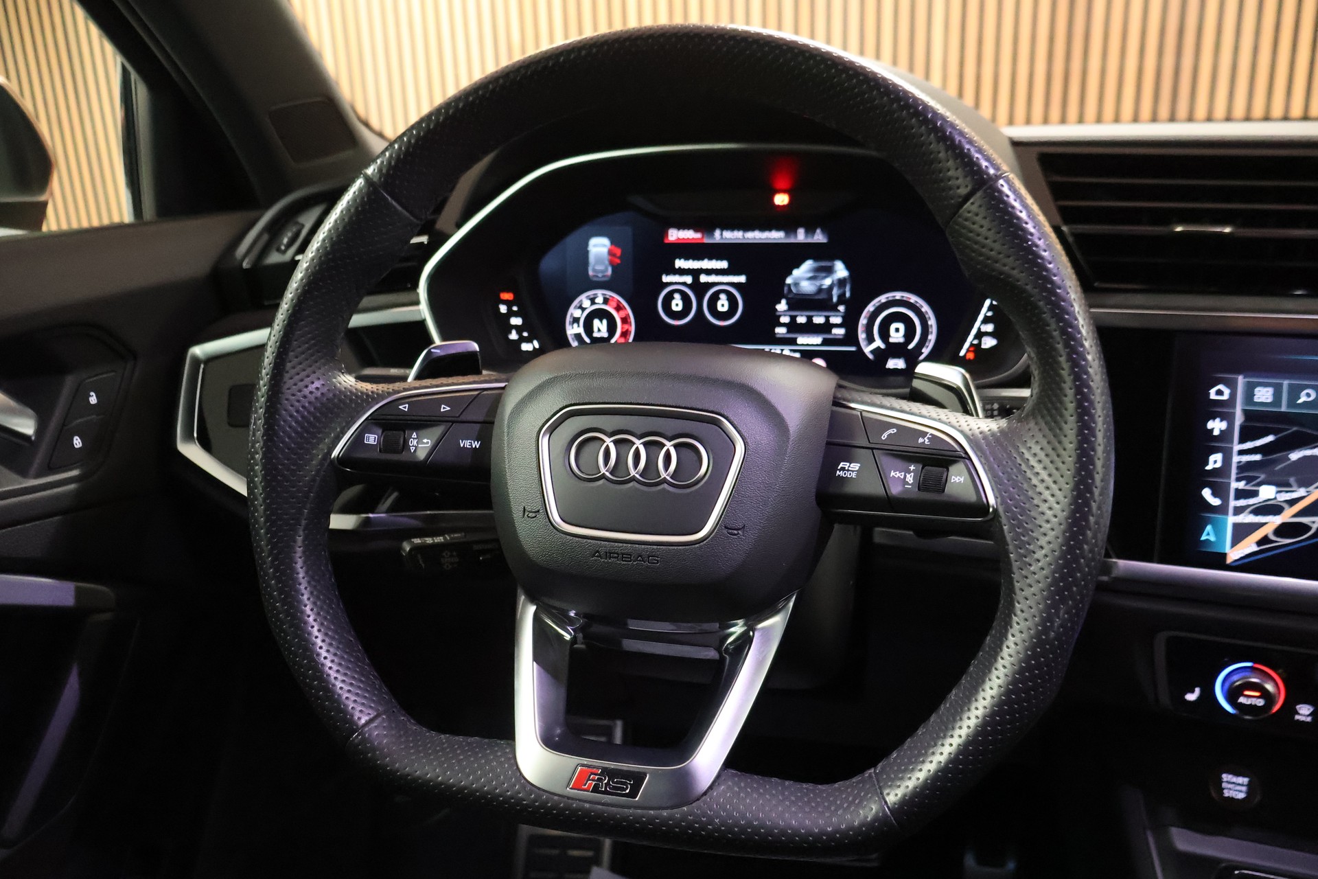 AUDI RS Q3 2.5 TFSI quattro S tronic-image-18
