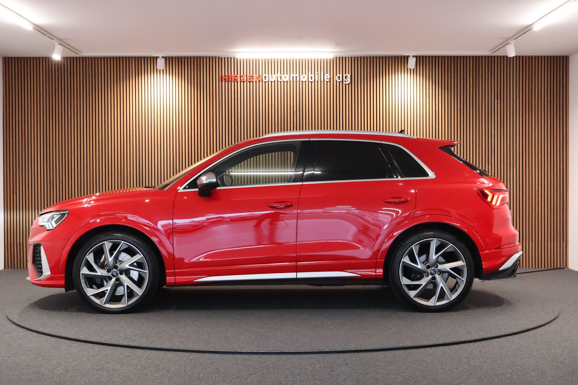 AUDI RS Q3 2.5 TFSI quattro S tronic-image-1