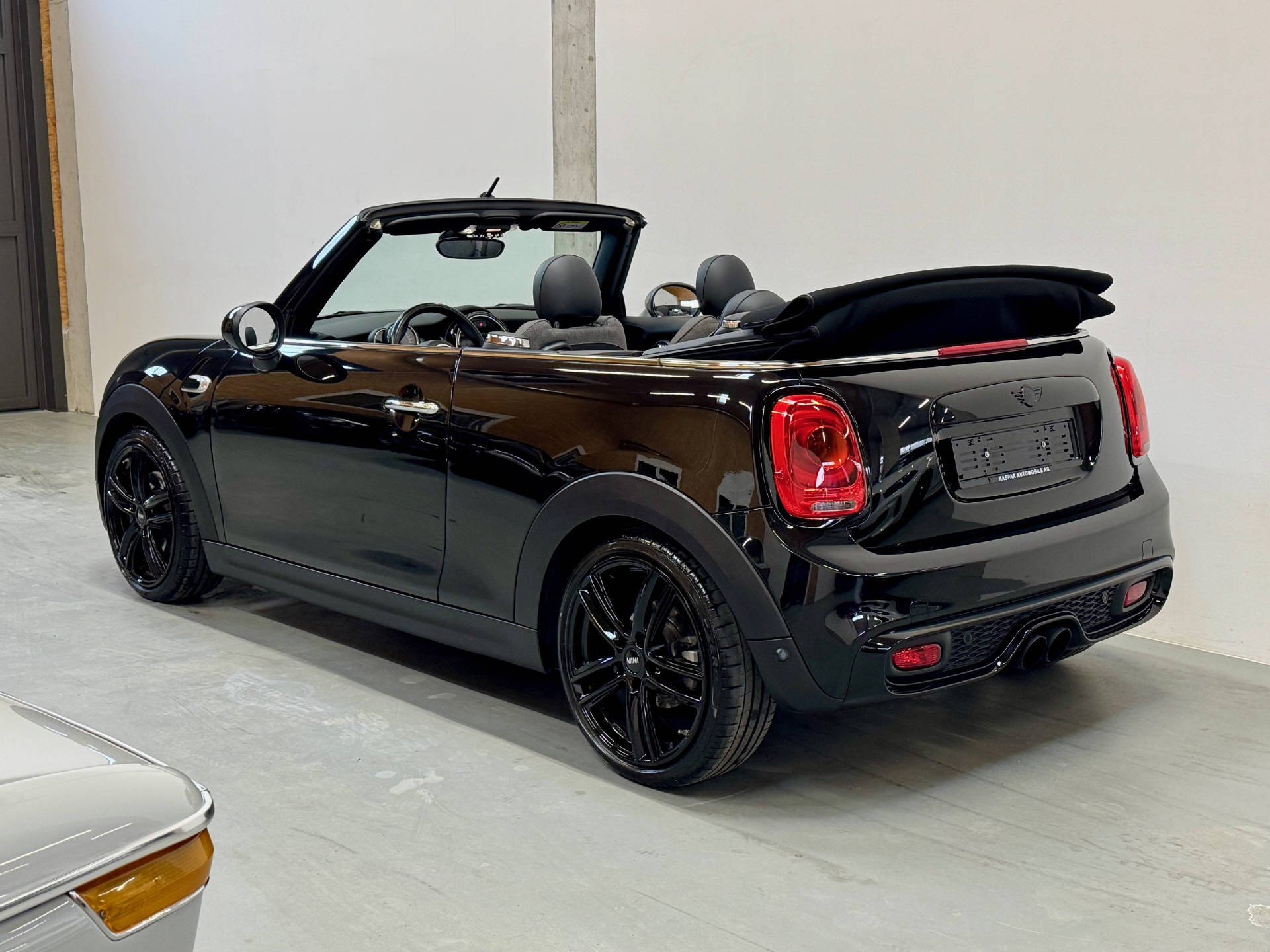 MINI Cabrio Cooper S Cabrio F57-image-11