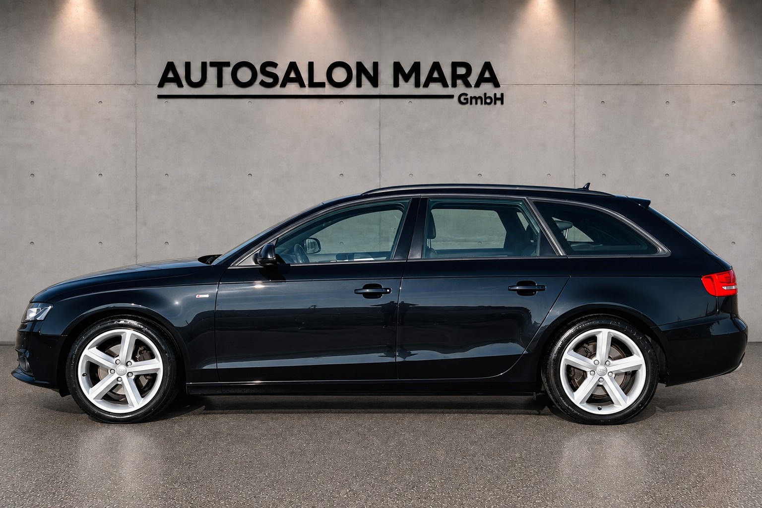 AUDI A4 Avant 2.0 TFSI S-line-image-1