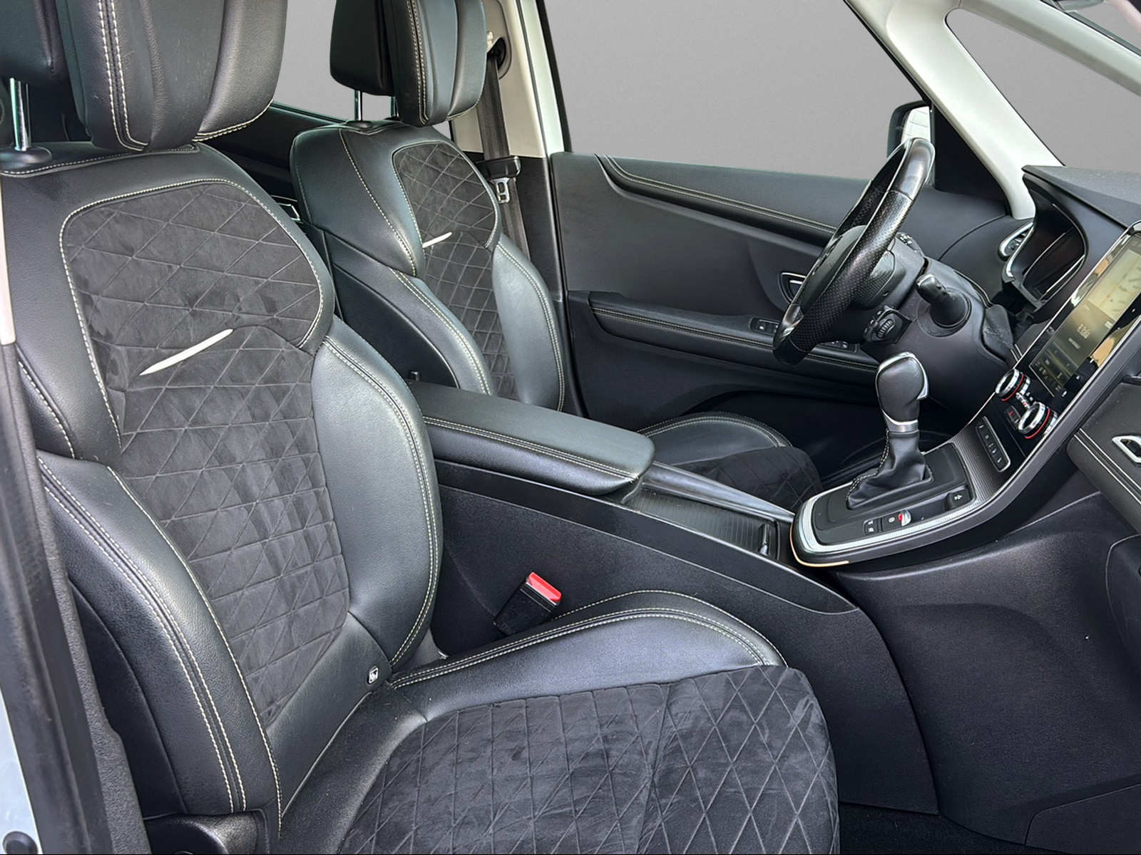 RENAULT Grand Scénic 1.3 16V Turbo Black Edition EDC-image-11