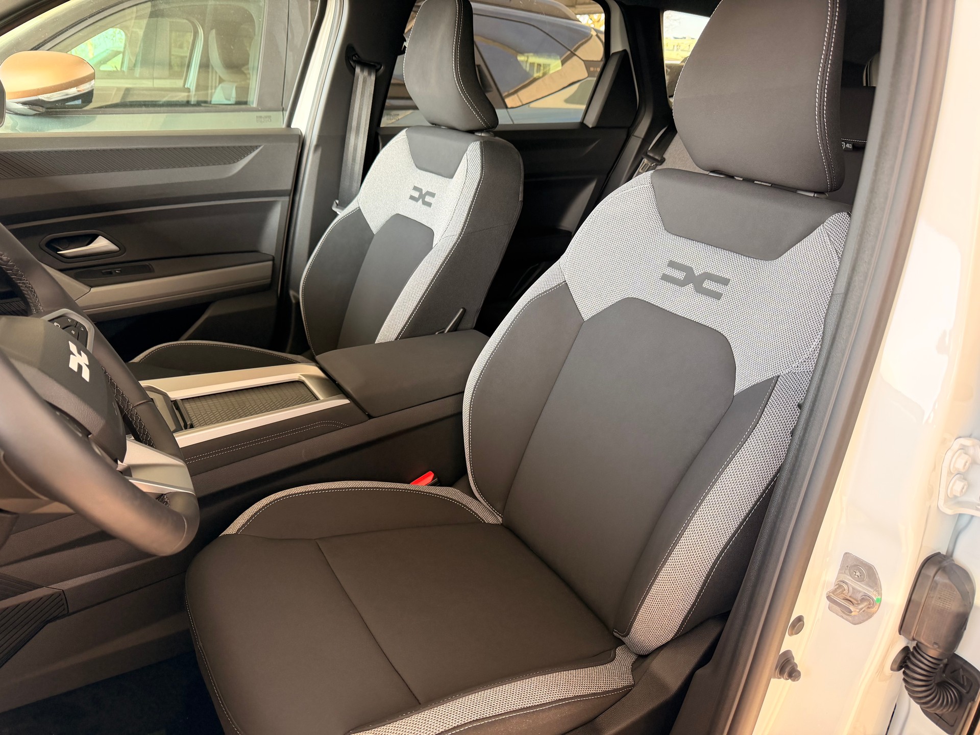 DACIA BIGSTER journey hybrid 155-image-3