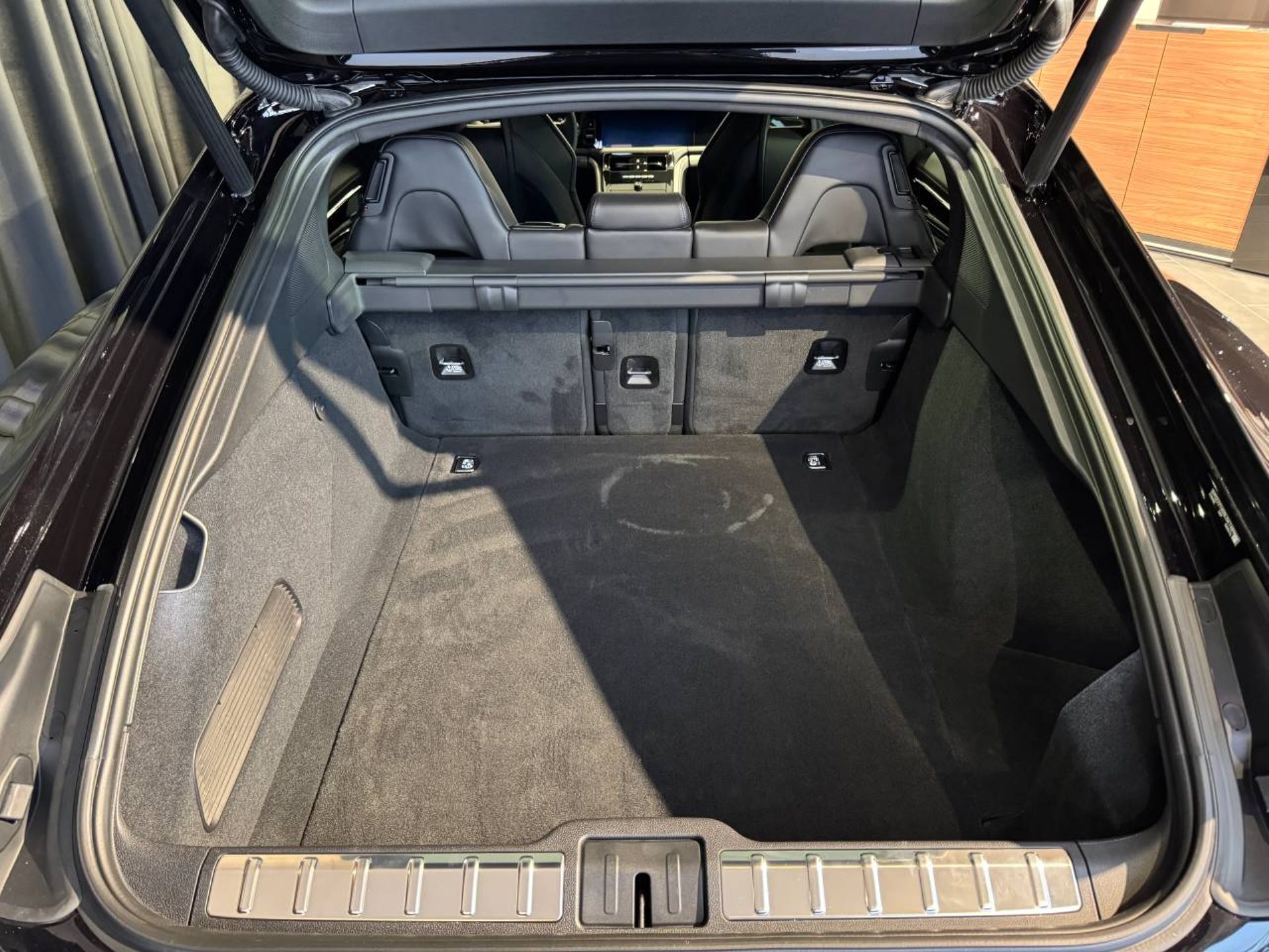 PORSCHE Panamera 4 E-Hybrid-image-32