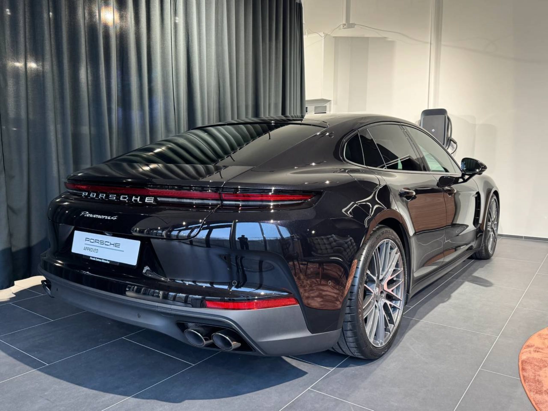 PORSCHE Panamera 4 E-Hybrid-image-9