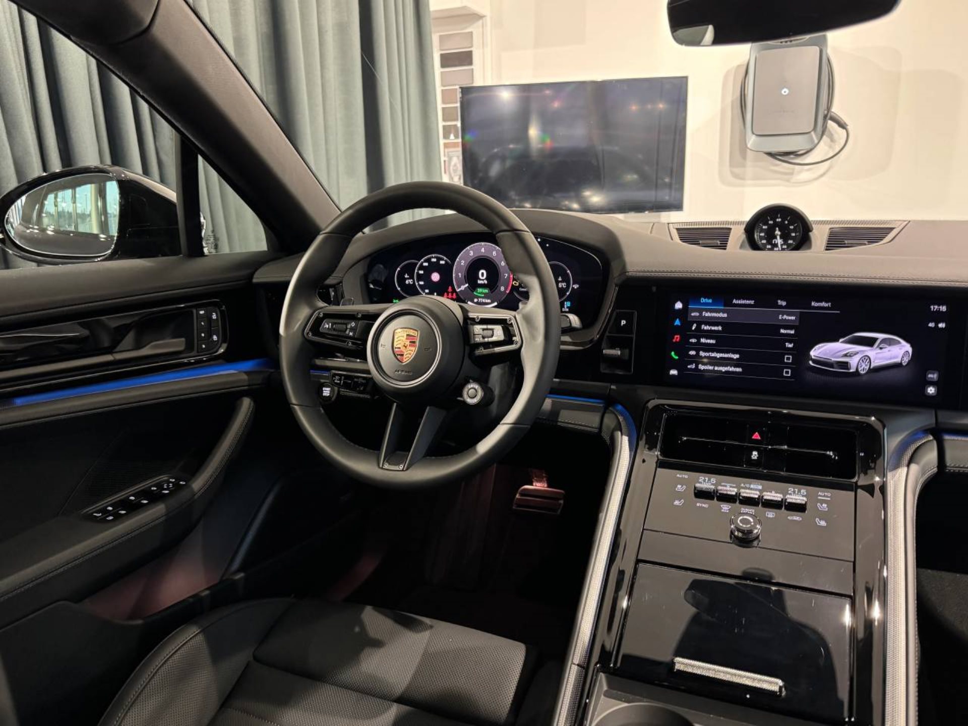 PORSCHE Panamera 4 E-Hybrid-image-17
