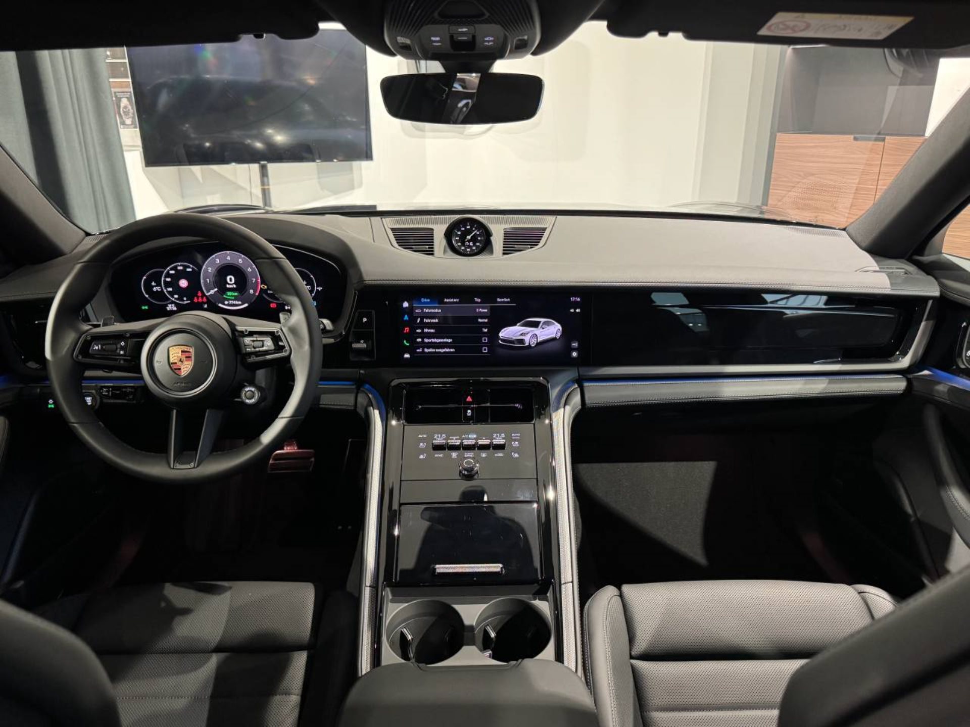 PORSCHE Panamera 4 E-Hybrid-image-18
