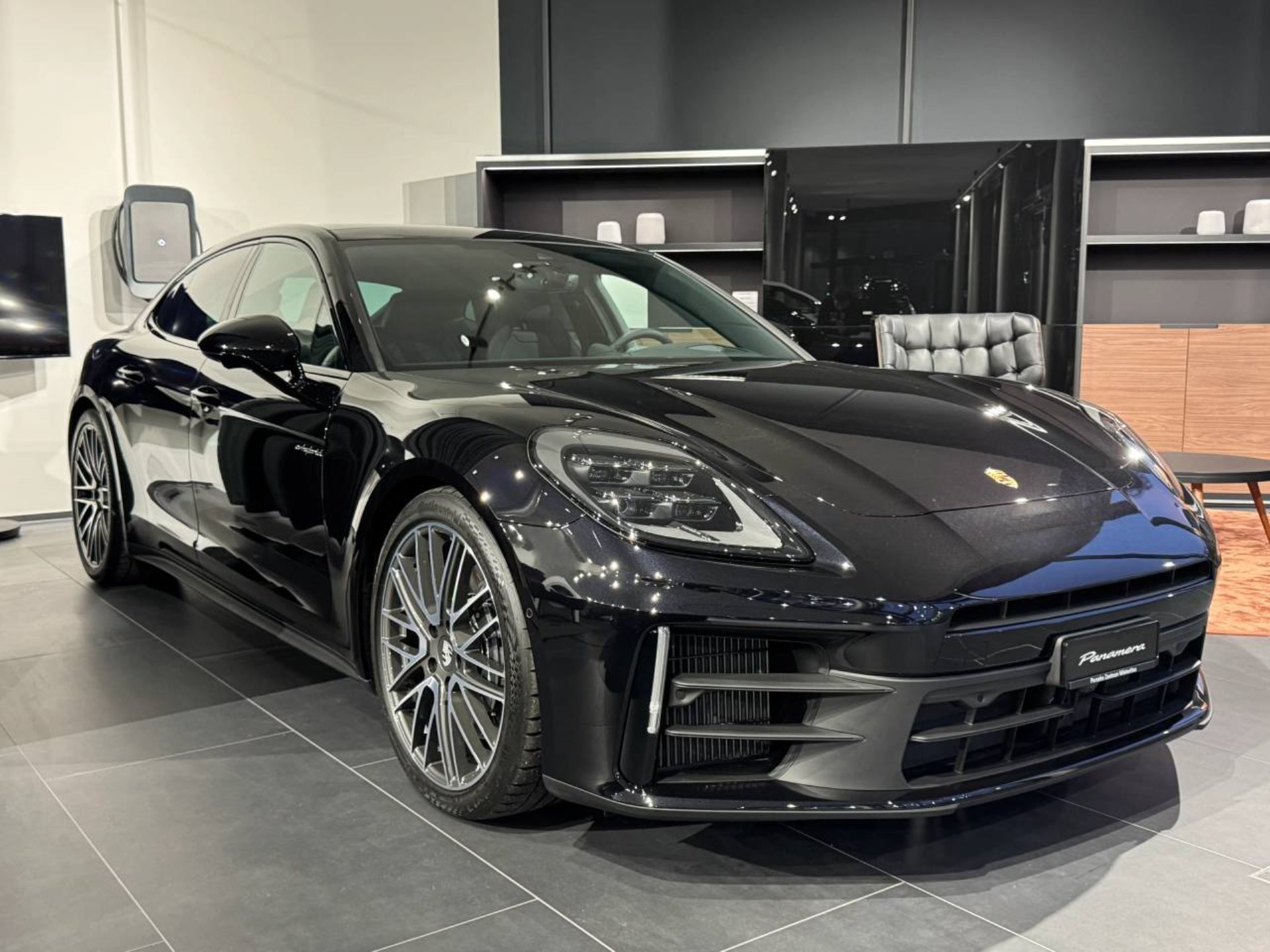 PORSCHE Panamera 4 E-Hybrid-image-7