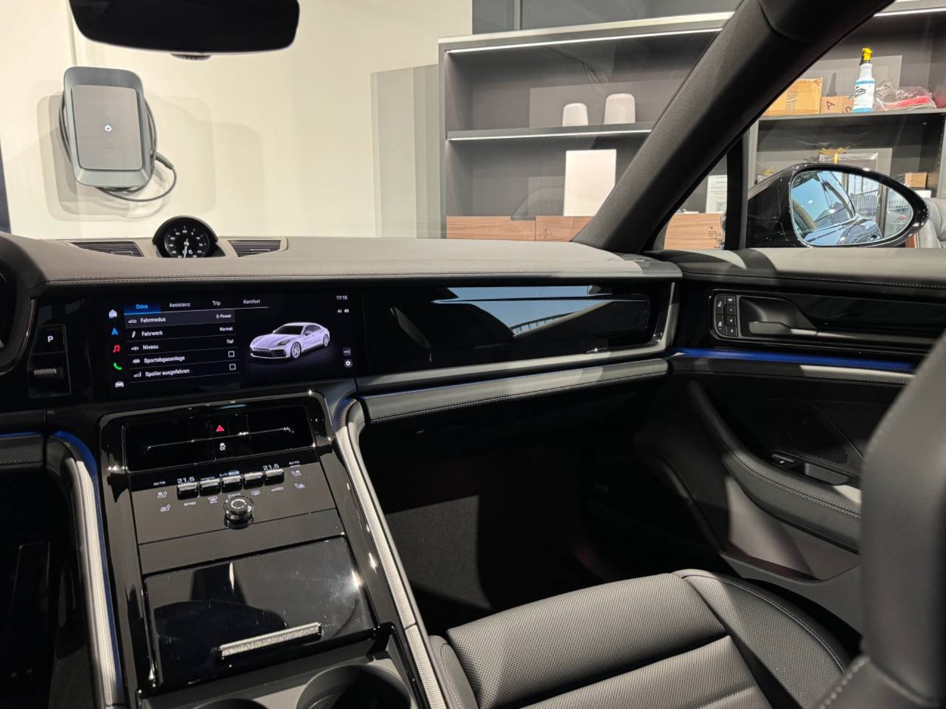 PORSCHE Panamera 4 E-Hybrid-image-22