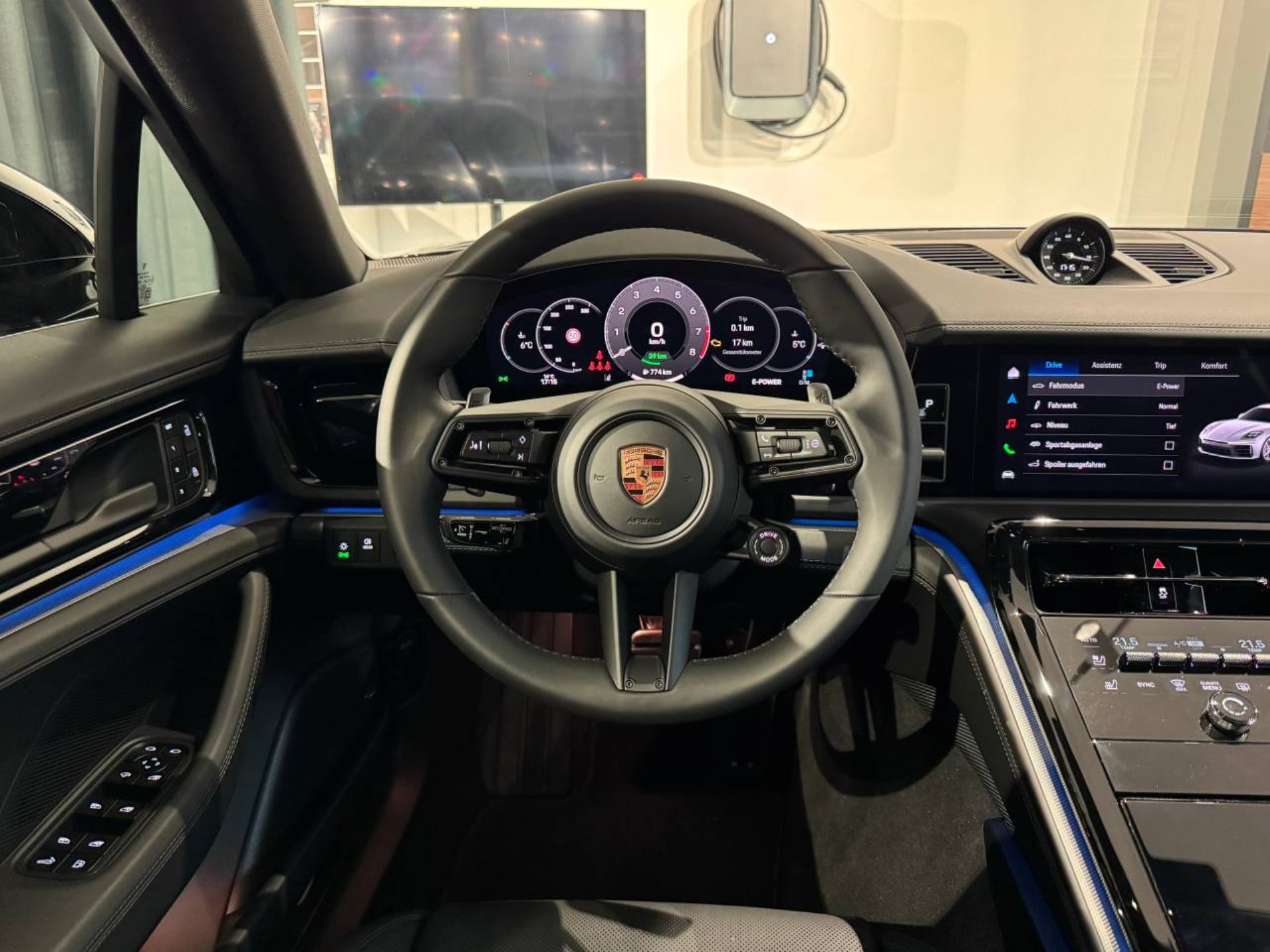 PORSCHE Panamera 4 E-Hybrid-image-16
